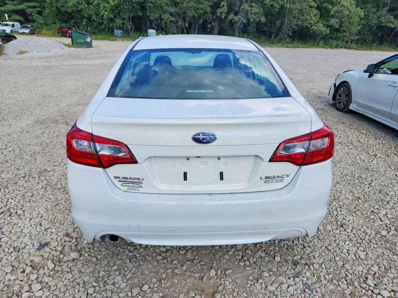 2015 Subaru Legacy 2.5i White vin: 4S3BNAA68F3057332