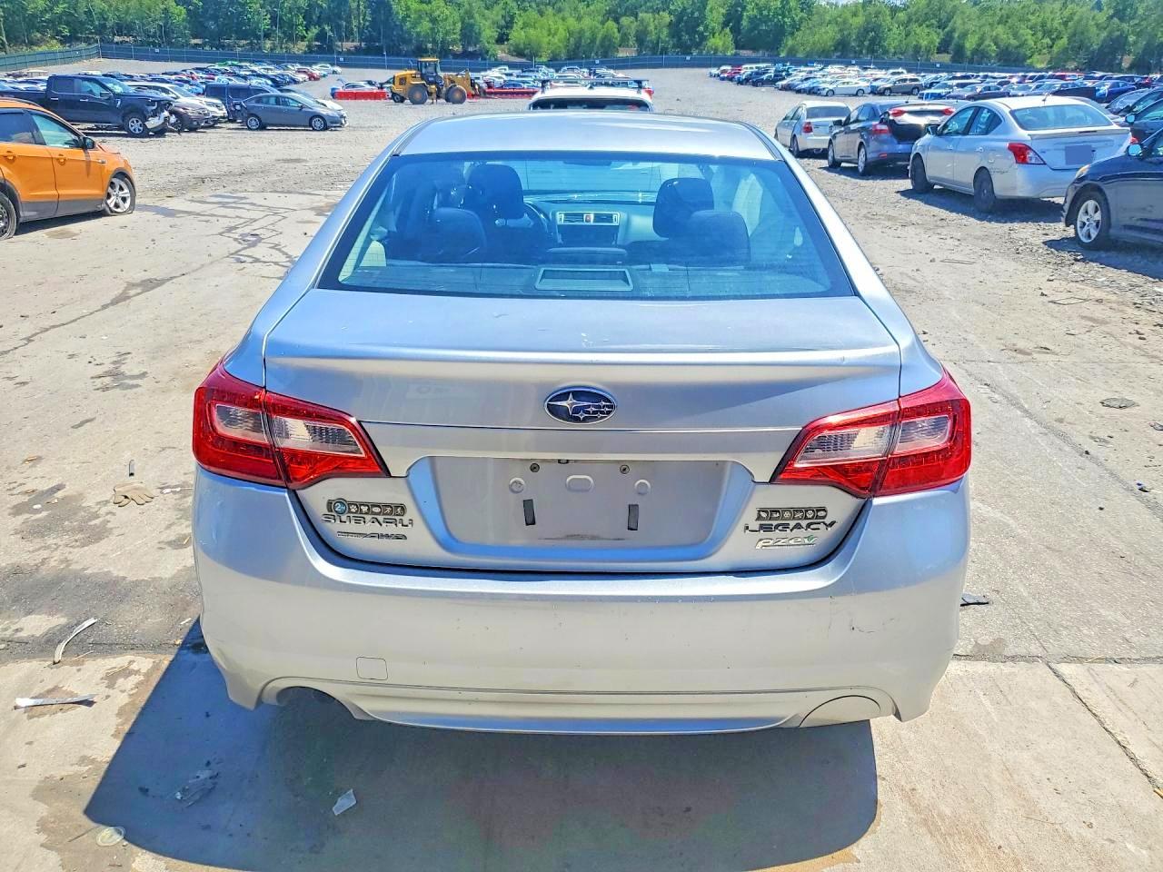 2015 Subaru Legacy 2.5i Silver vin: 4S3BNAA68F3065513