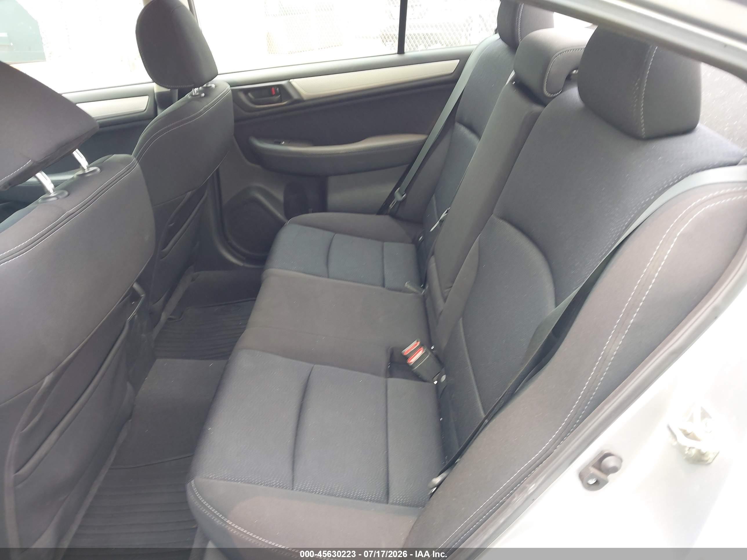 2015 Subaru Legacy 2.5i Silver vin: 4S3BNAA6XF3055484
