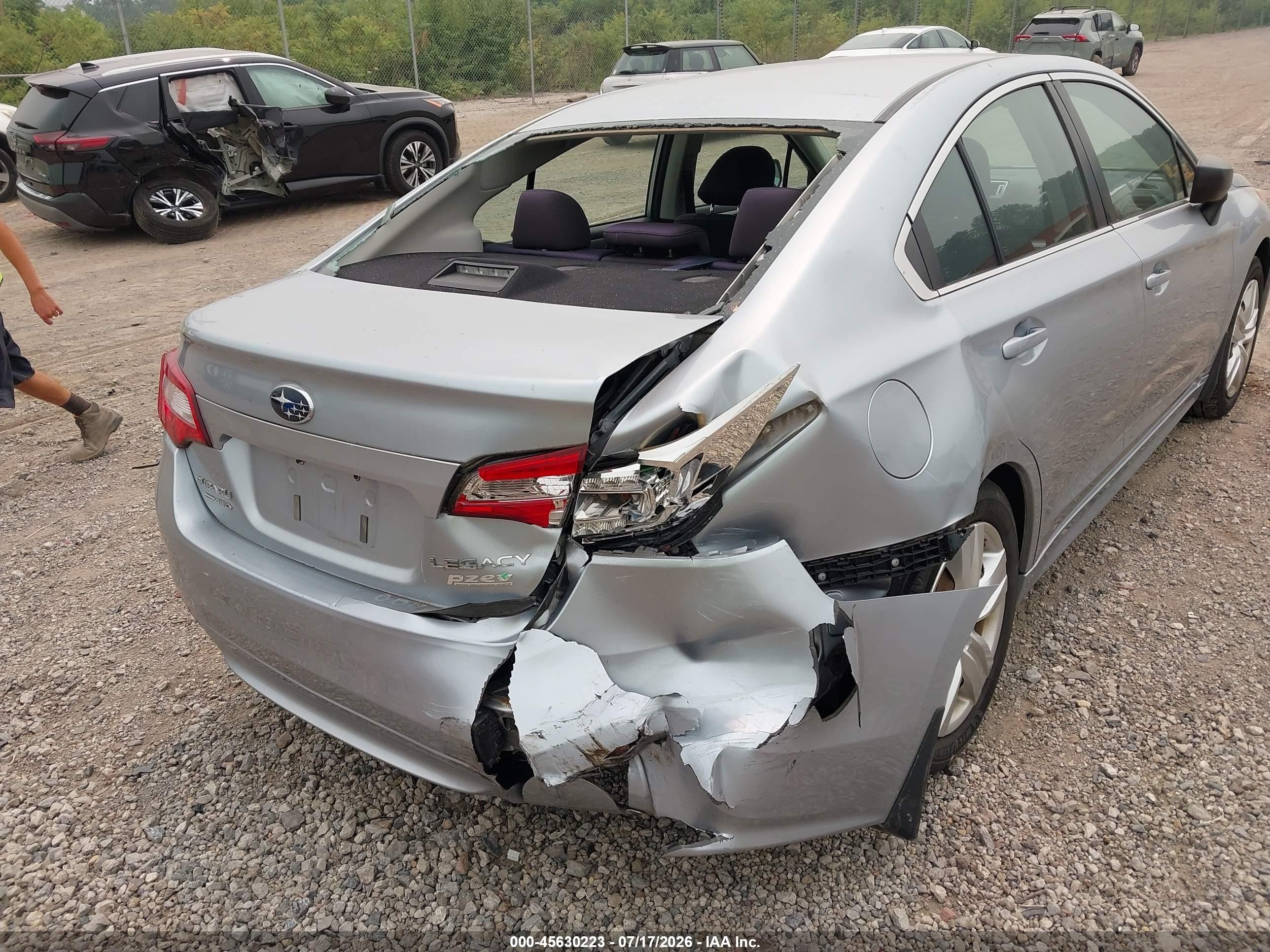 2015 Subaru Legacy 2.5i Silver vin: 4S3BNAA6XF3055484