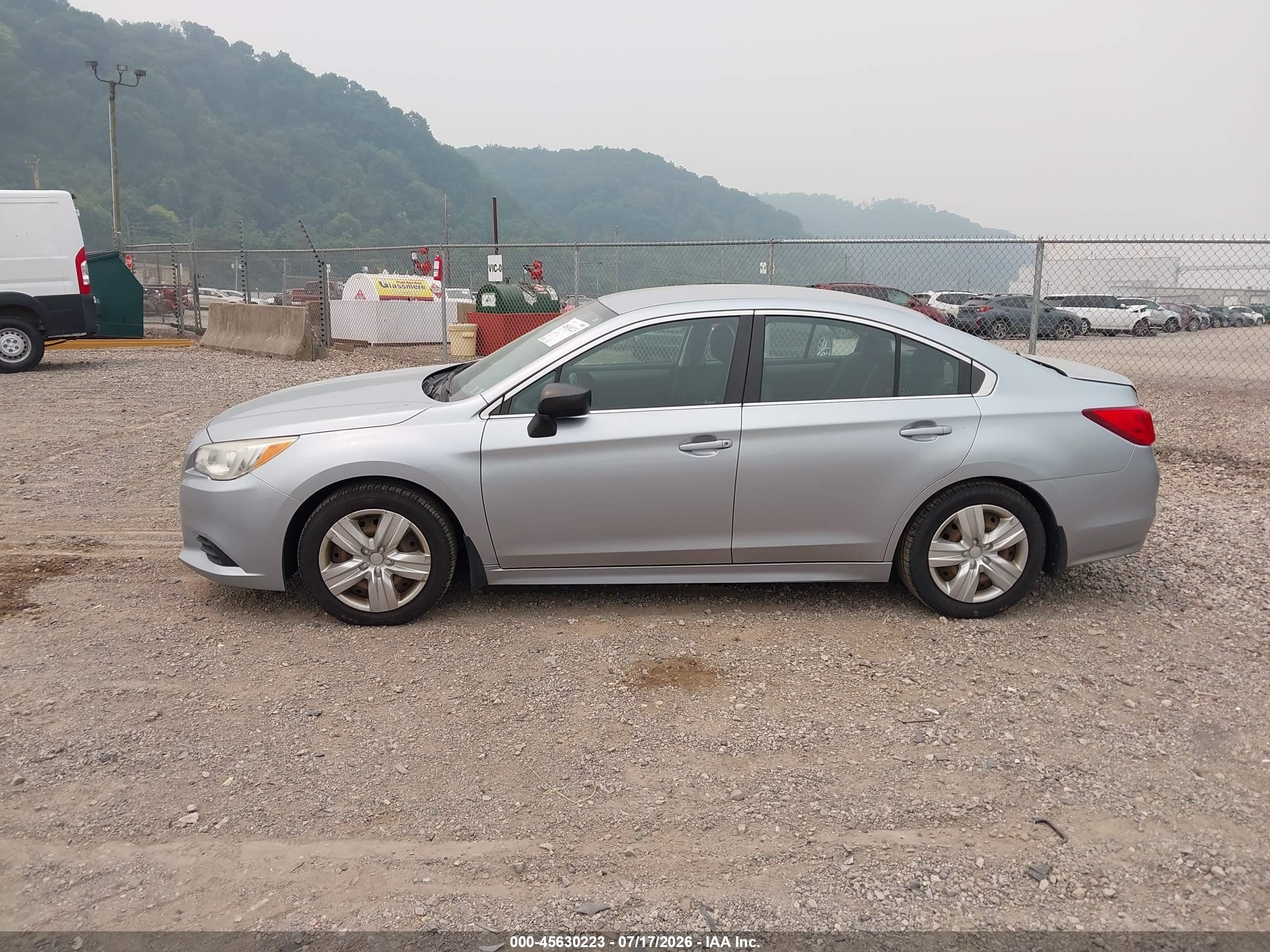2015 Subaru Legacy 2.5i Silver vin: 4S3BNAA6XF3055484