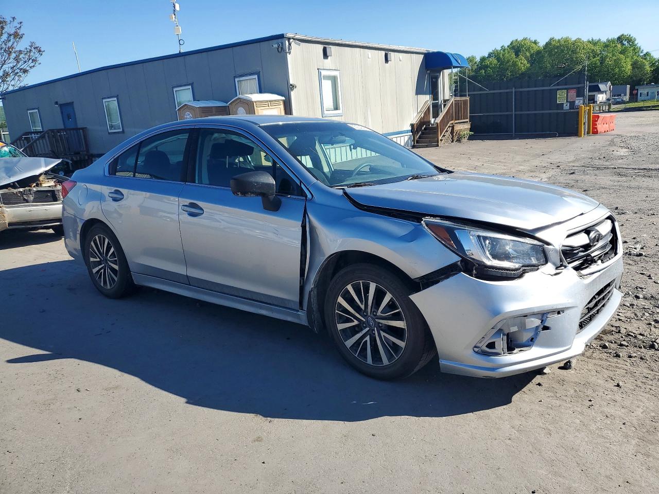 2018 Subaru Legacy 2.5i Серебряный vin: 4S3BNAB6XJ3039230