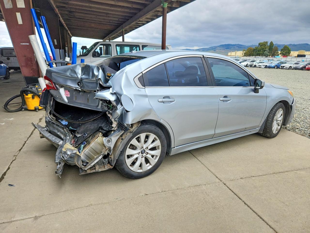 2015 Subaru Legacy 2.5i Premium Silver vin: 4S3BNAC61F3046279