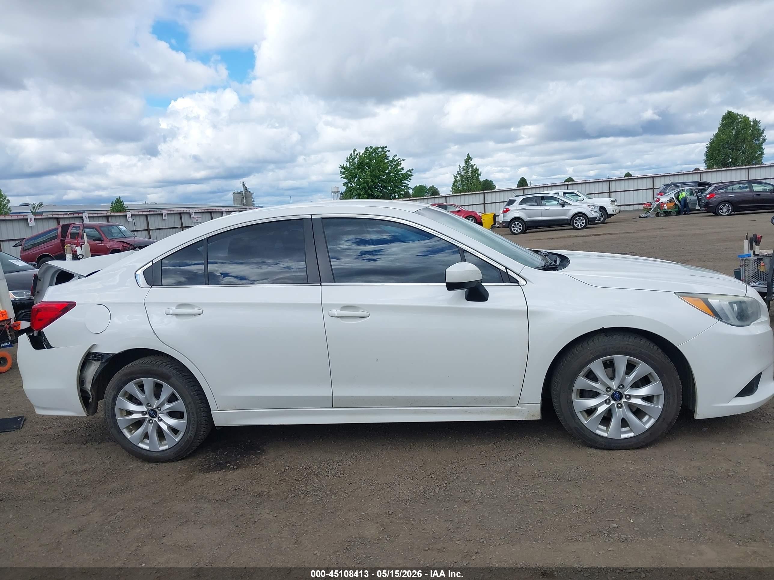 2015 Subaru Legacy 2.5i Premium White vin: 4S3BNAC61F3052275