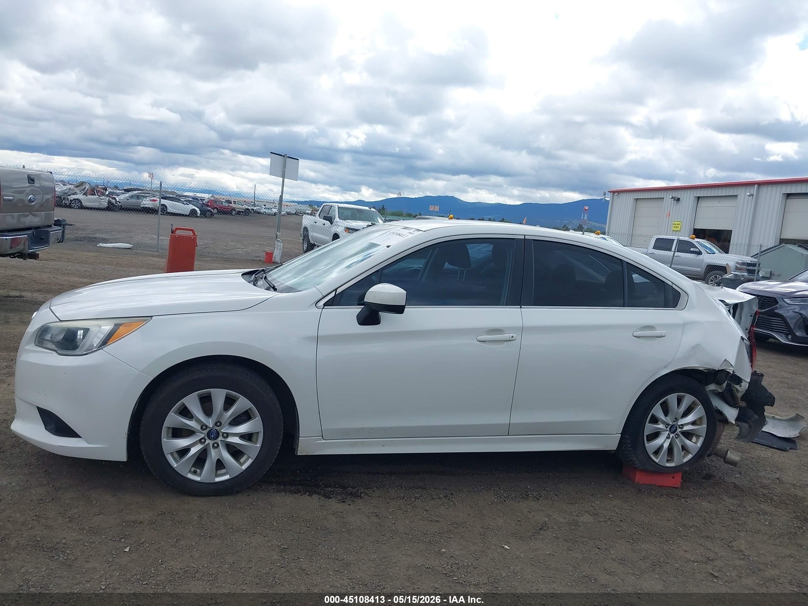 2015 Subaru Legacy 2.5i Premium White vin: 4S3BNAC61F3052275