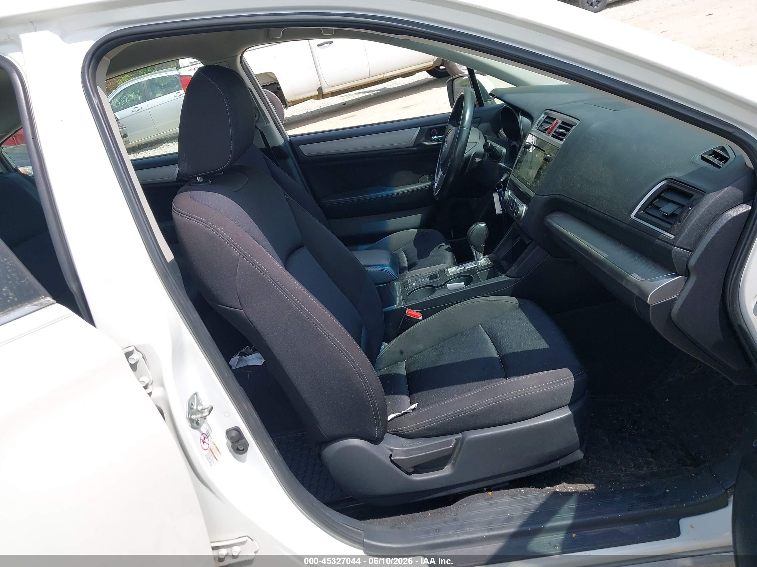2015 Subaru Legacy 2.5i Premium White vin: 4S3BNAC61F3059047