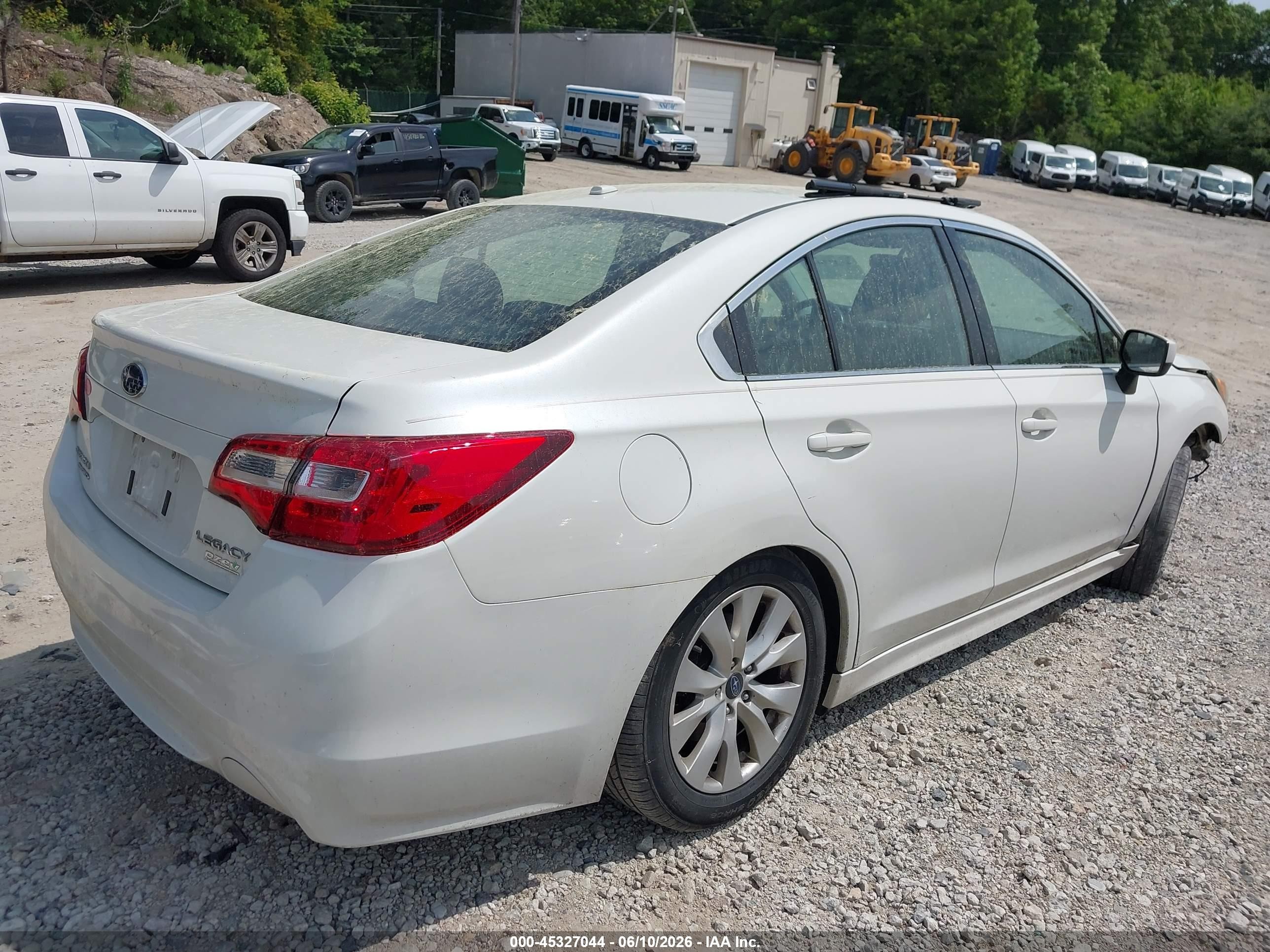 2015 Subaru Legacy 2.5i Premium White vin: 4S3BNAC61F3059047