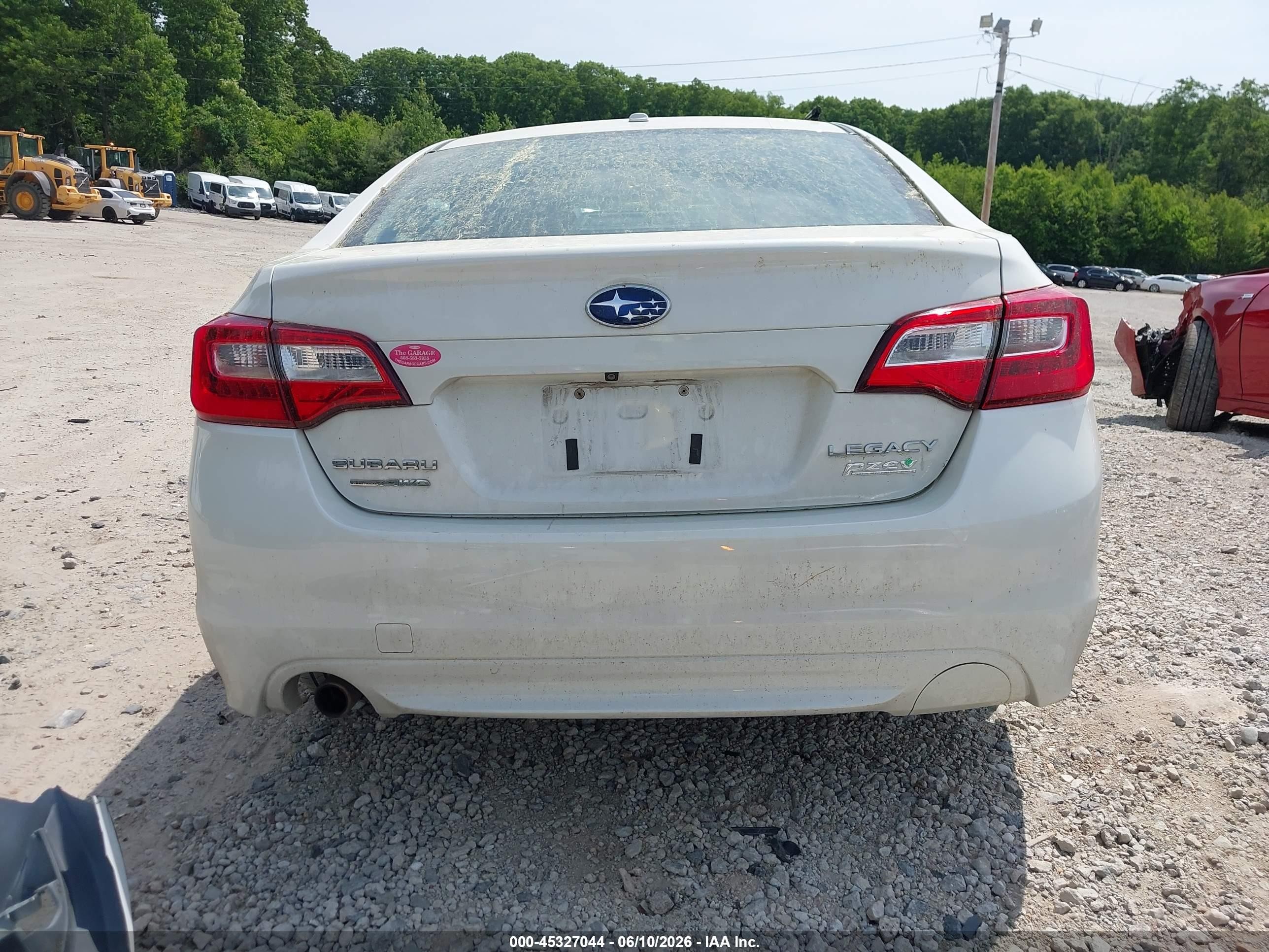 2015 Subaru Legacy 2.5i Premium White vin: 4S3BNAC61F3059047
