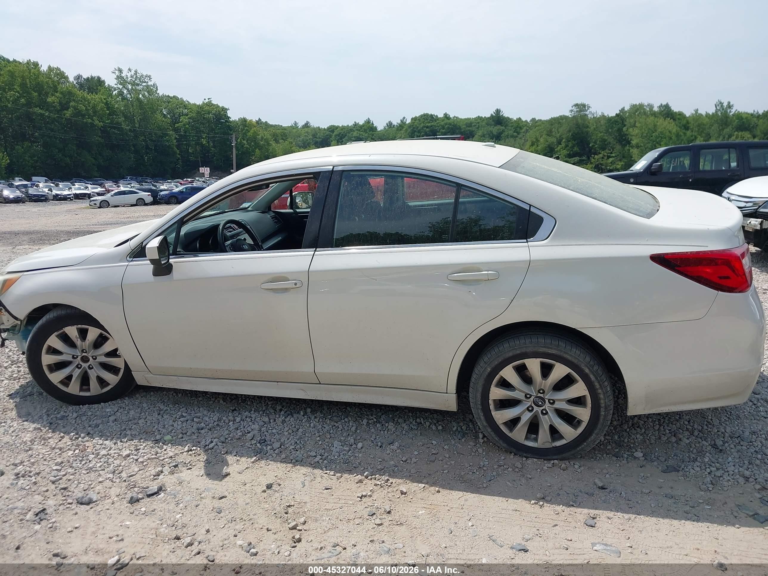 2015 Subaru Legacy 2.5i Premium White vin: 4S3BNAC61F3059047
