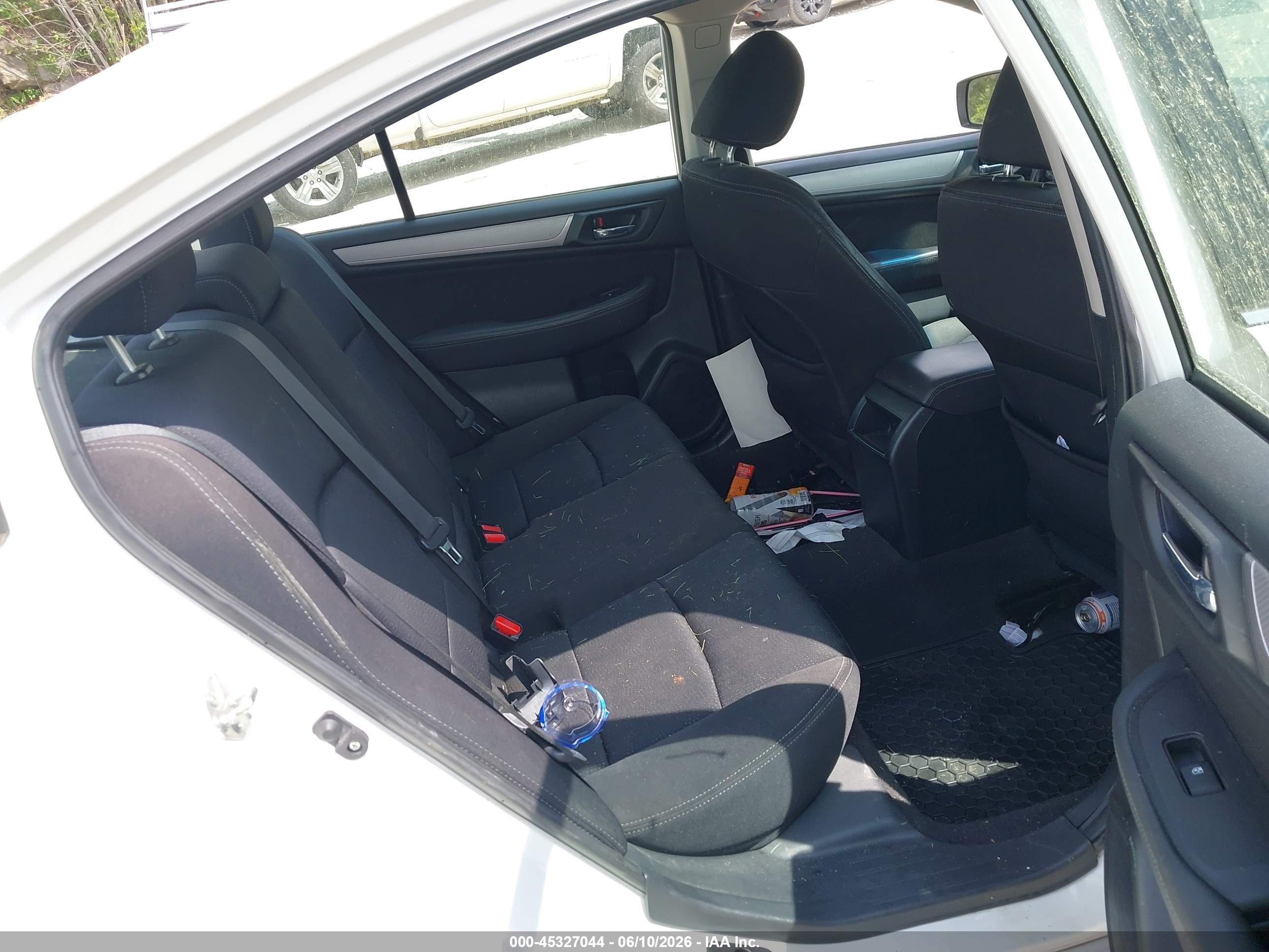 2015 Subaru Legacy 2.5i Premium White vin: 4S3BNAC61F3059047