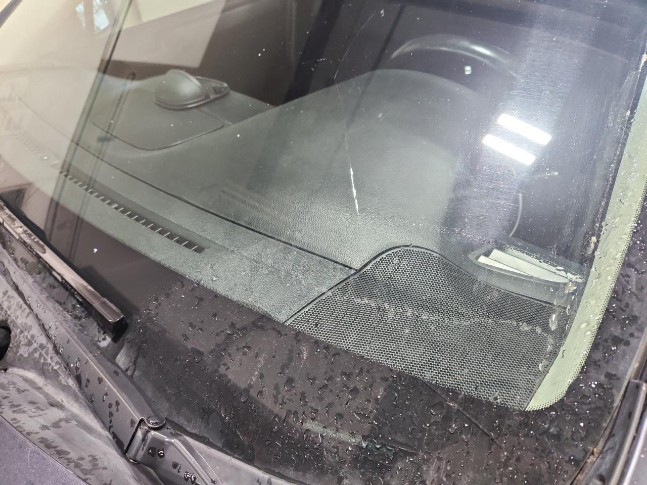 2015 Subaru Legacy 2.5i Premium Gray vin: 4S3BNAC62F3050728 Damage: Windshield, Broken, Replacement Required