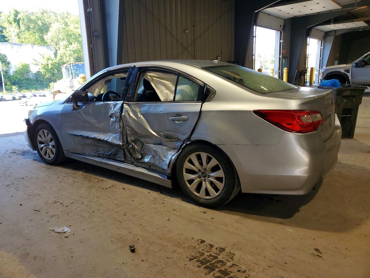 2015 Subaru Legacy 2.5i Premium Silver vin: 4S3BNAC62F3053791