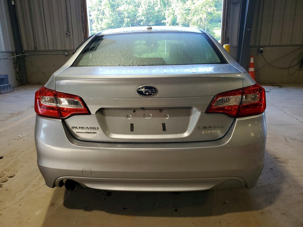2015 Subaru Legacy 2.5i Premium Silver vin: 4S3BNAC62F3053791