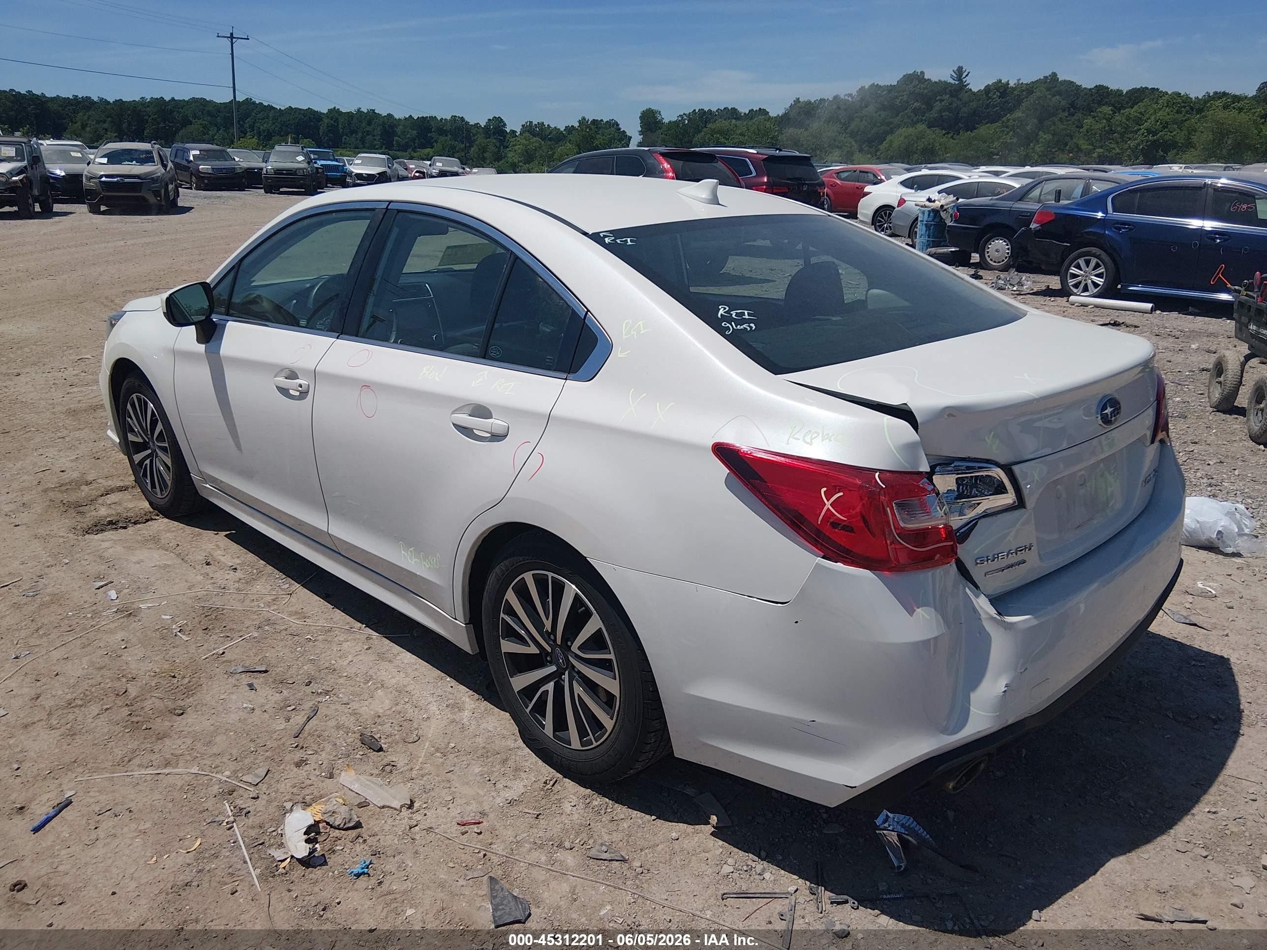 2018 Subaru Legacy 2.5i Premium White vin: 4S3BNAC62J3022078