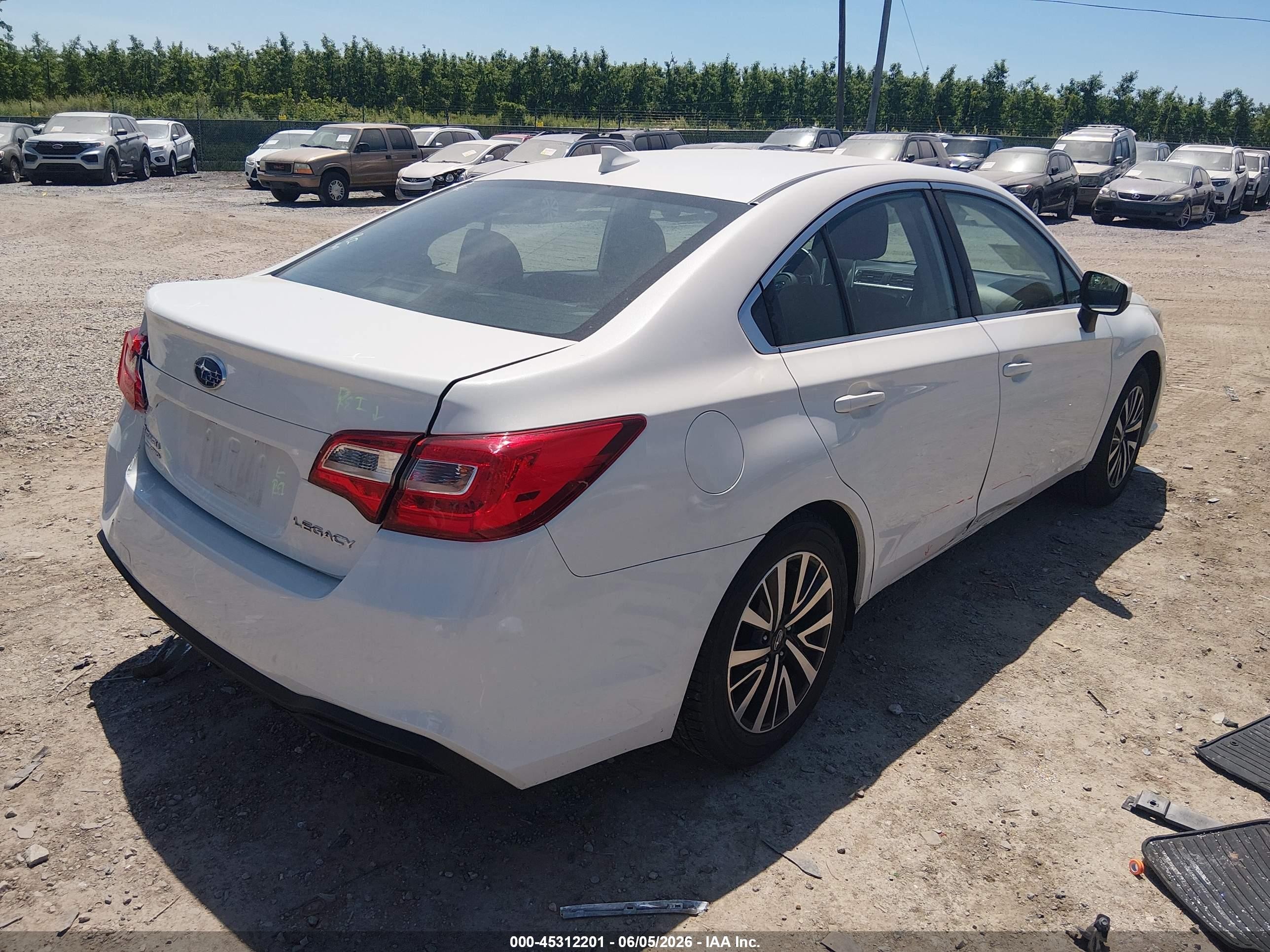 2018 Subaru Legacy 2.5i Premium White vin: 4S3BNAC62J3022078