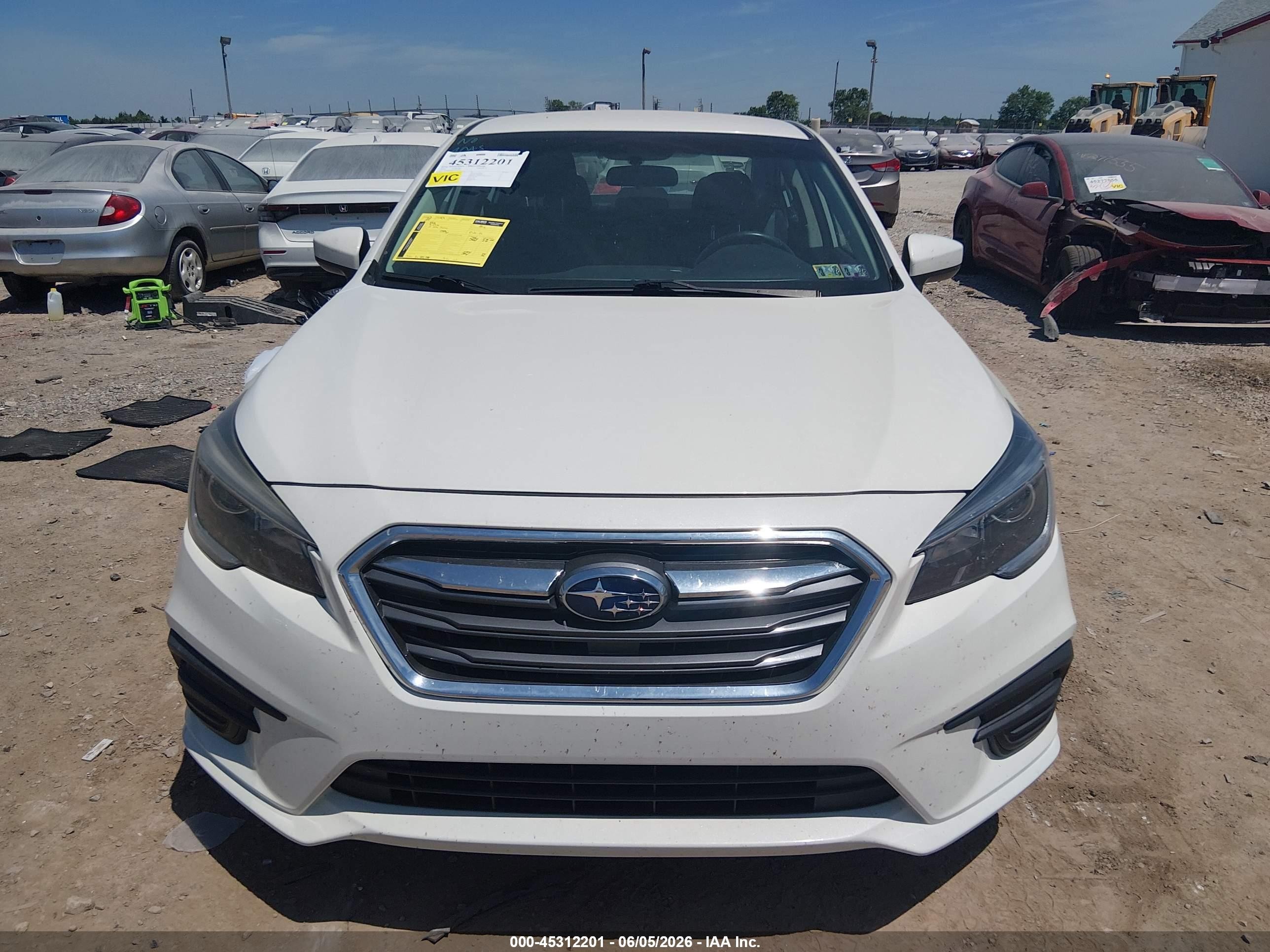 2018 Subaru Legacy 2.5i Premium White vin: 4S3BNAC62J3022078