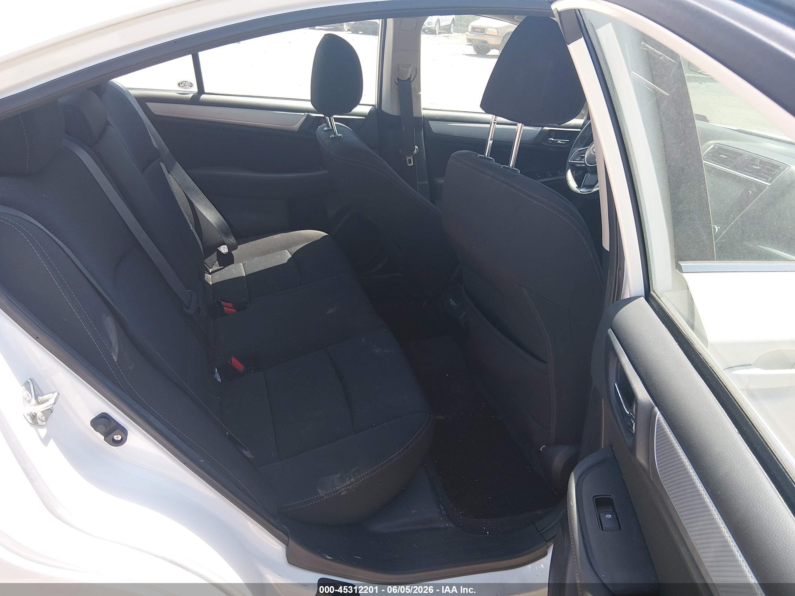 2018 Subaru Legacy 2.5i Premium White vin: 4S3BNAC62J3022078