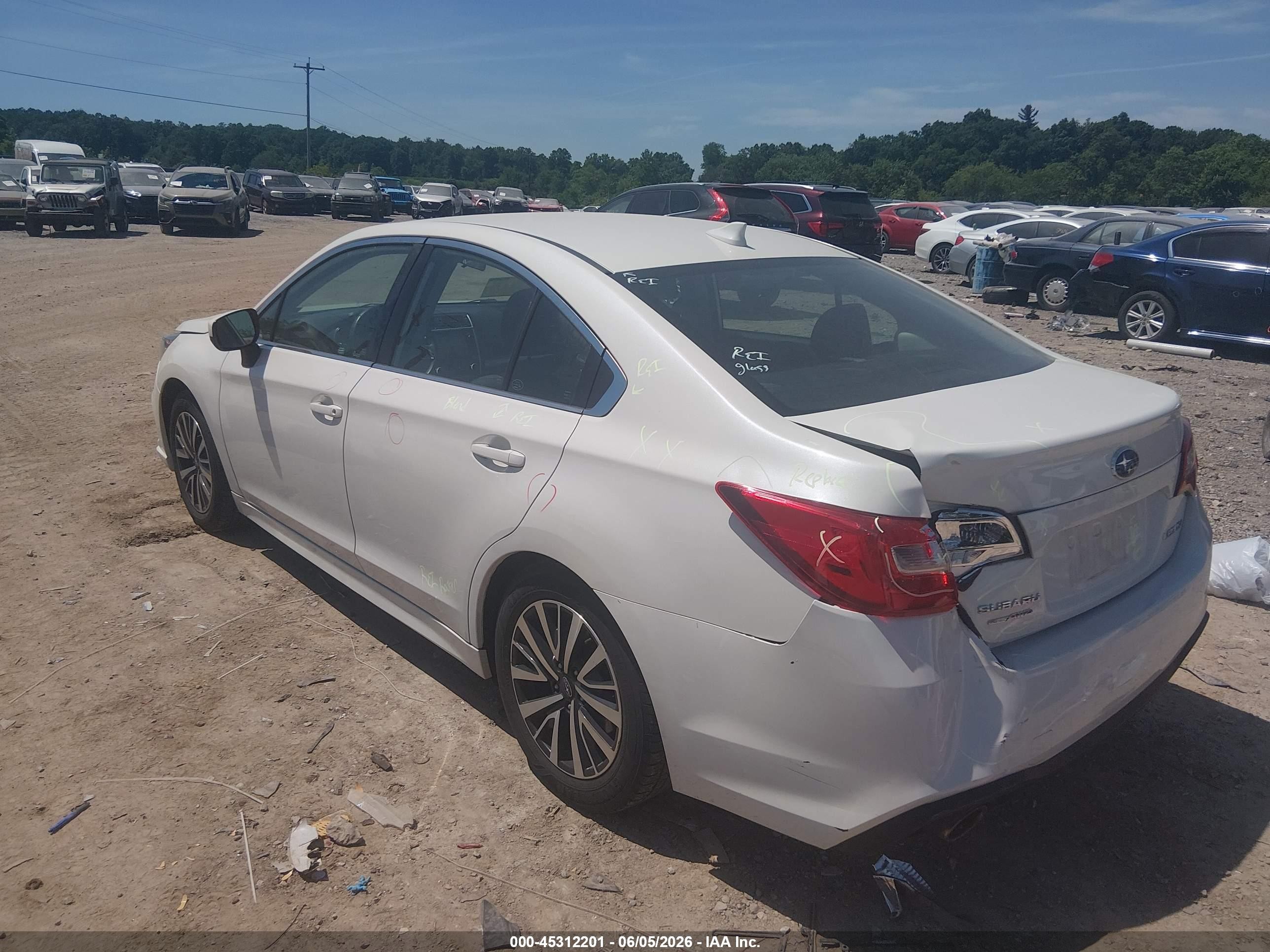 2018 Subaru Legacy 2.5i Premium White vin: 4S3BNAC62J3022078