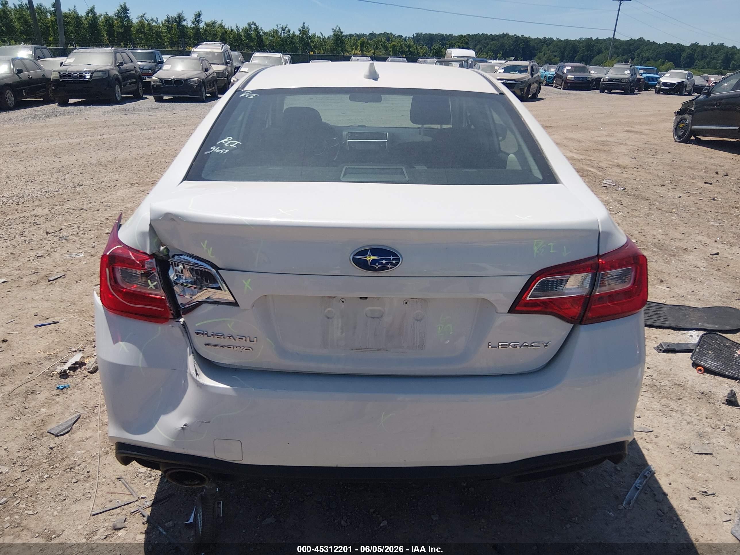 2018 Subaru Legacy 2.5i Premium White vin: 4S3BNAC62J3022078