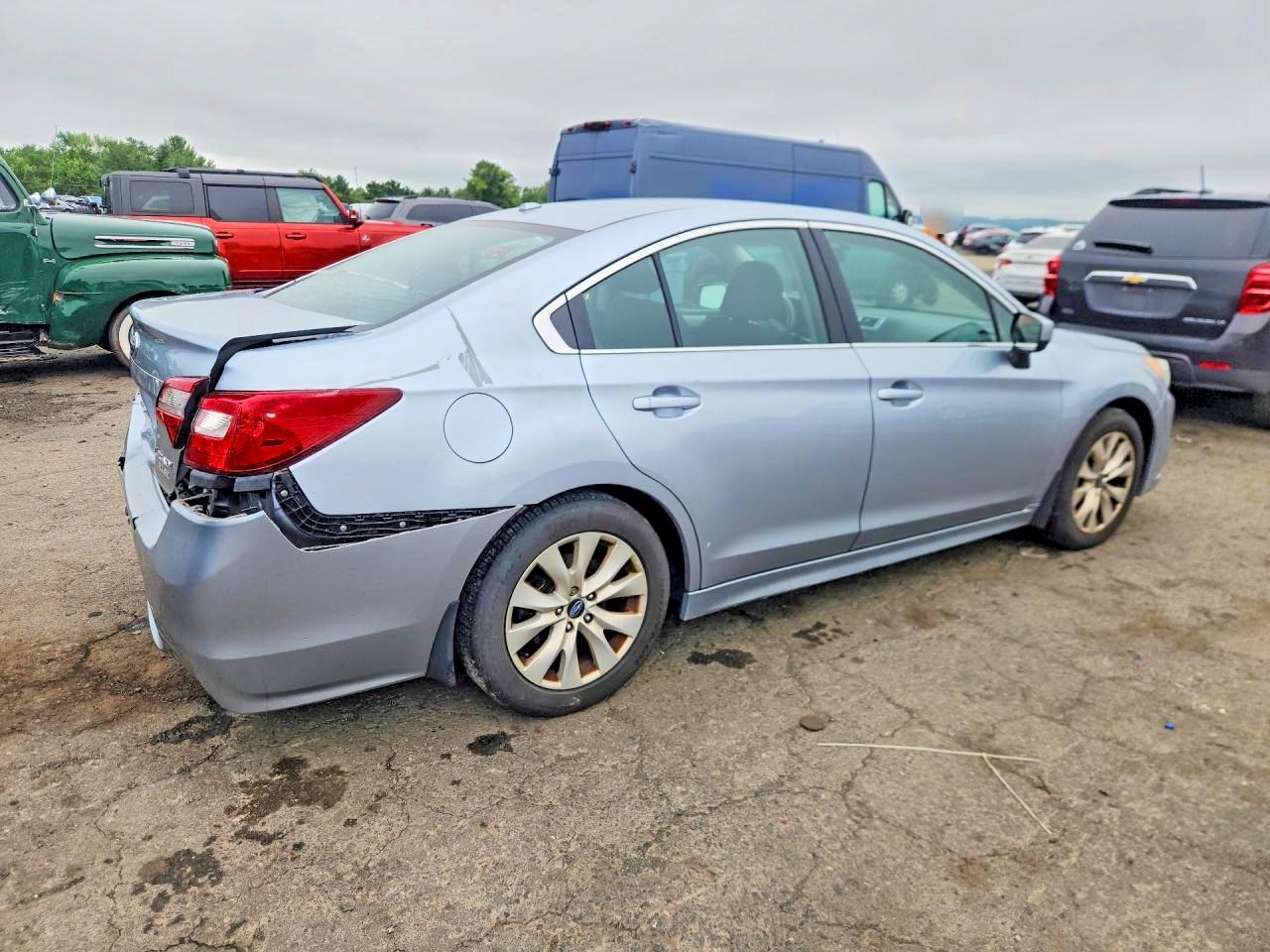 2015 Subaru Legacy 2.5i Premium Silver vin: 4S3BNAC63F3067084