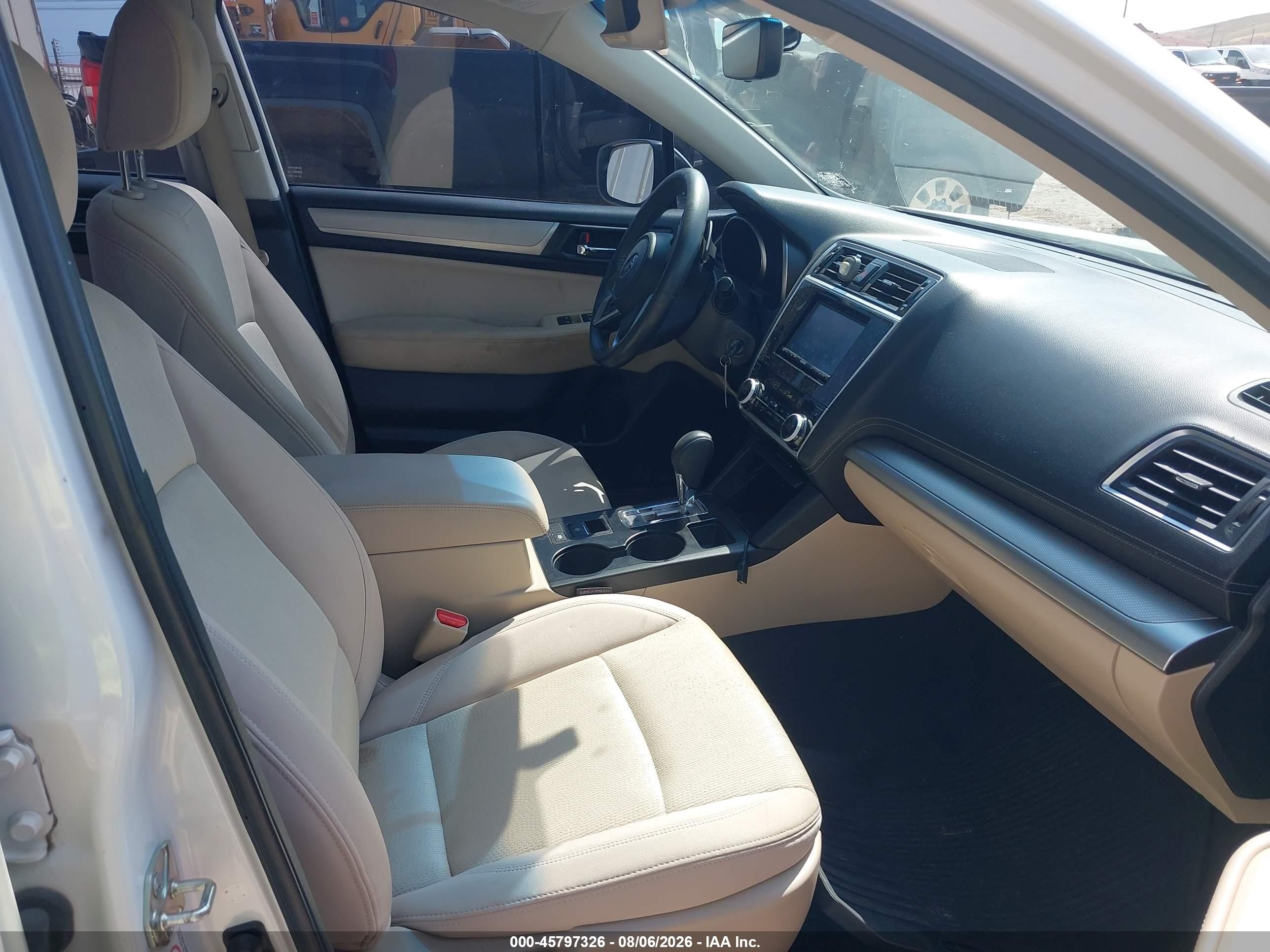 2018 Subaru Legacy 2.5i Premium White vin: 4S3BNAC63J3040184