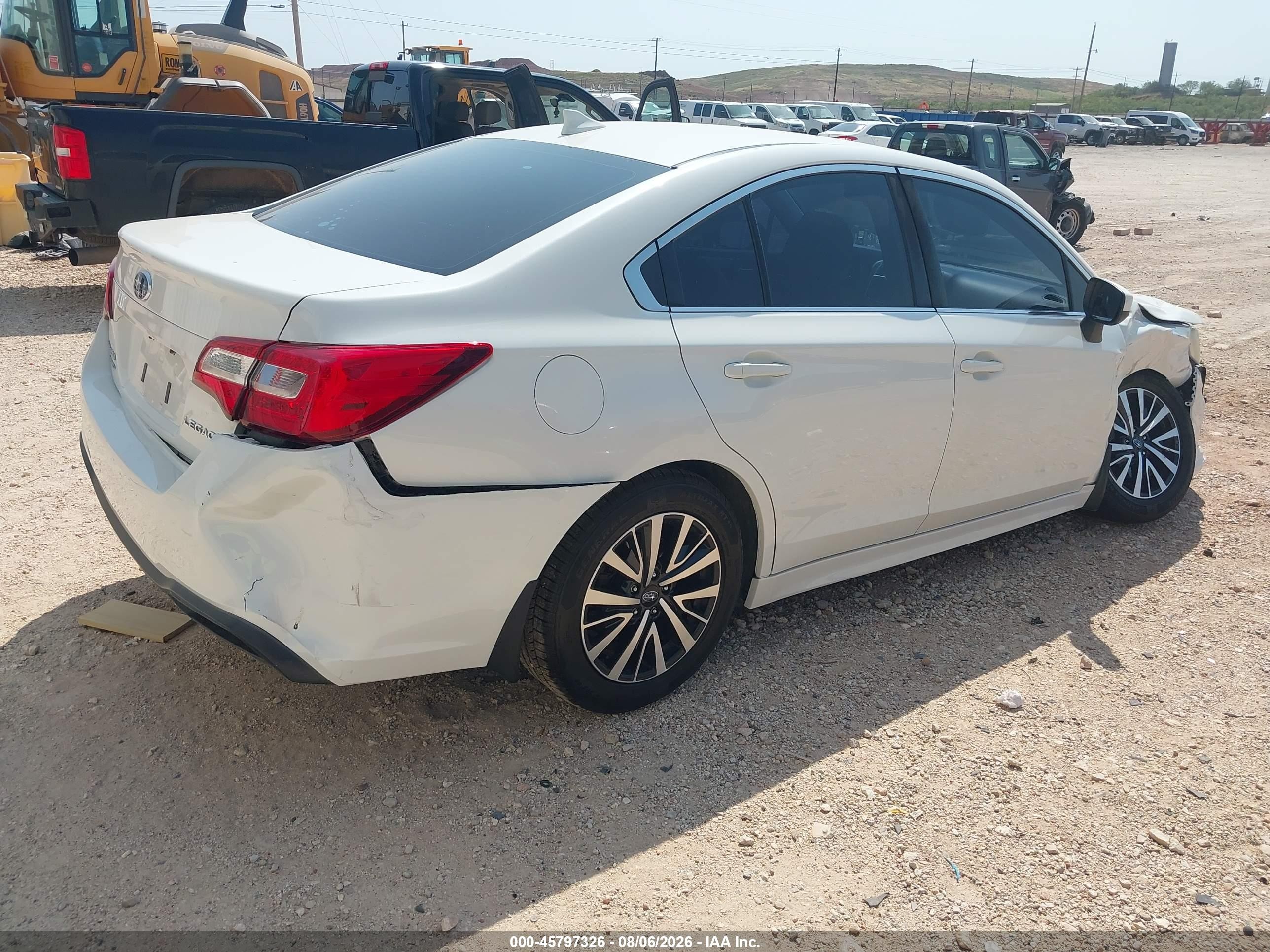 2018 Subaru Legacy 2.5i Premium White vin: 4S3BNAC63J3040184