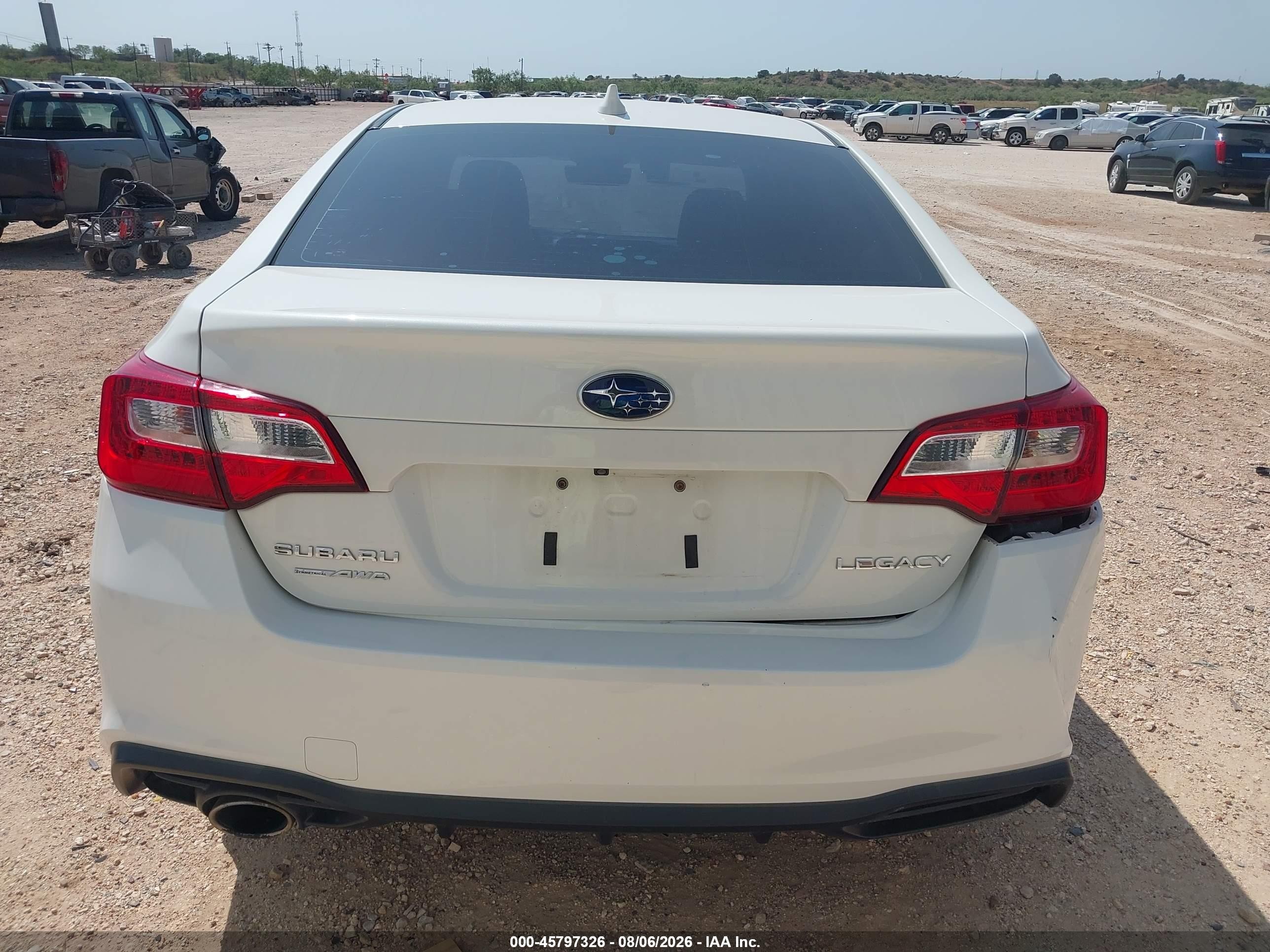 2018 Subaru Legacy 2.5i Premium White vin: 4S3BNAC63J3040184