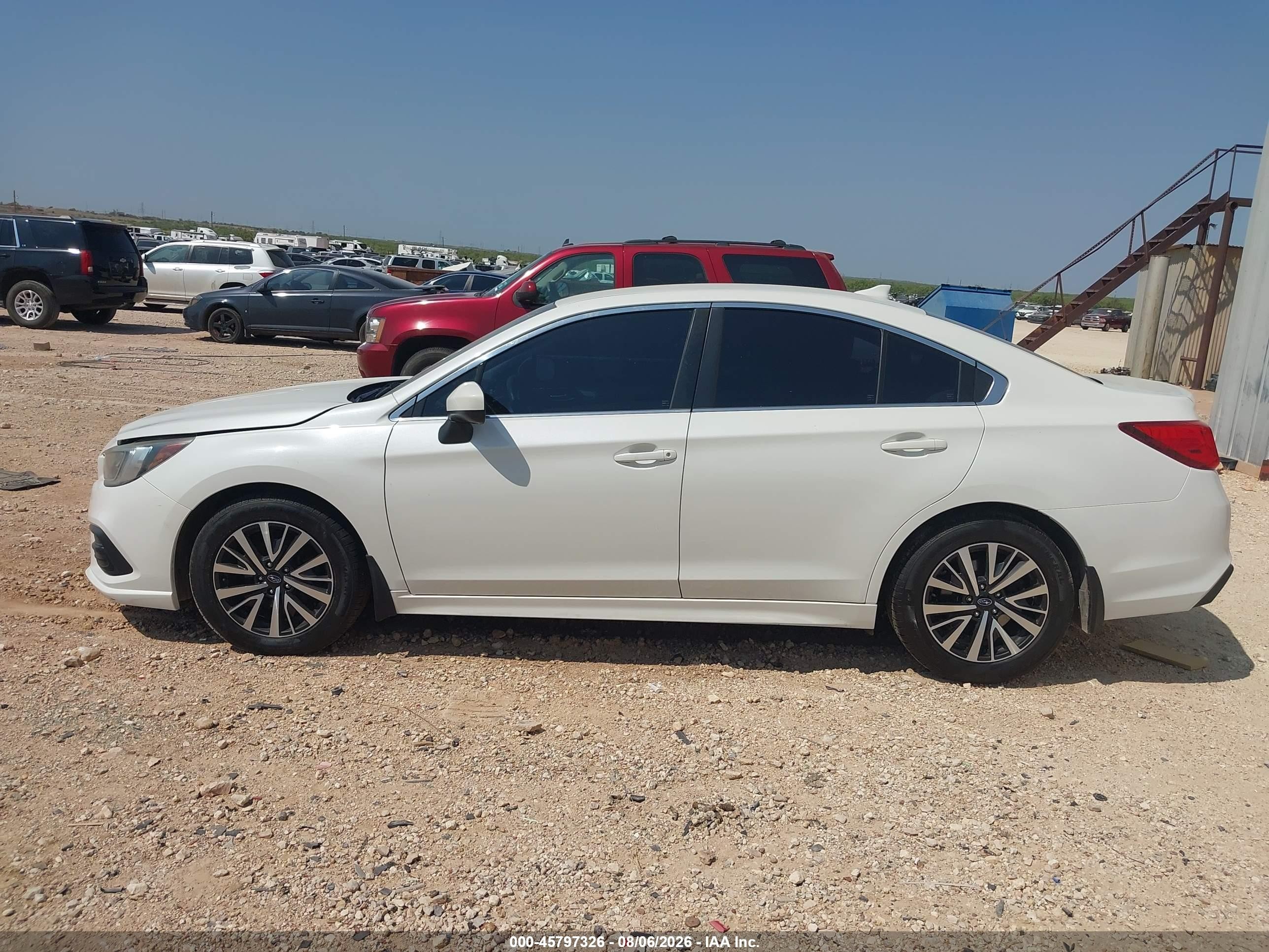 2018 Subaru Legacy 2.5i Premium White vin: 4S3BNAC63J3040184