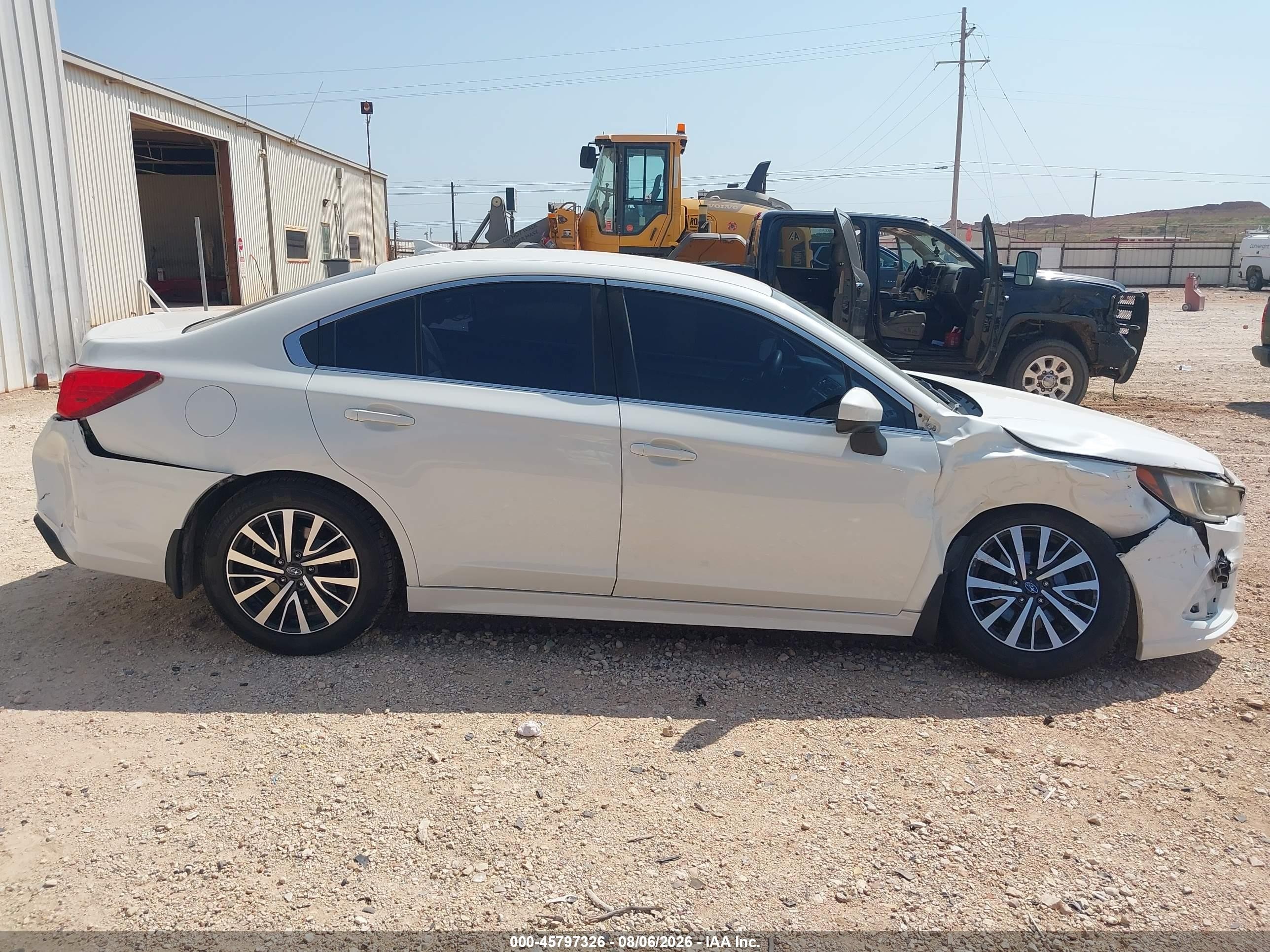 2018 Subaru Legacy 2.5i Premium White vin: 4S3BNAC63J3040184