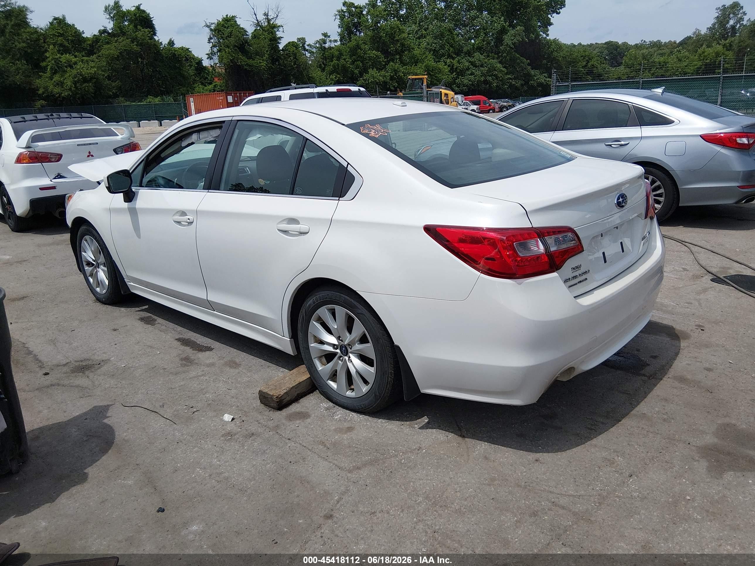 2015 Subaru Legacy 2.5i Premium White vin: 4S3BNAC64F3033641