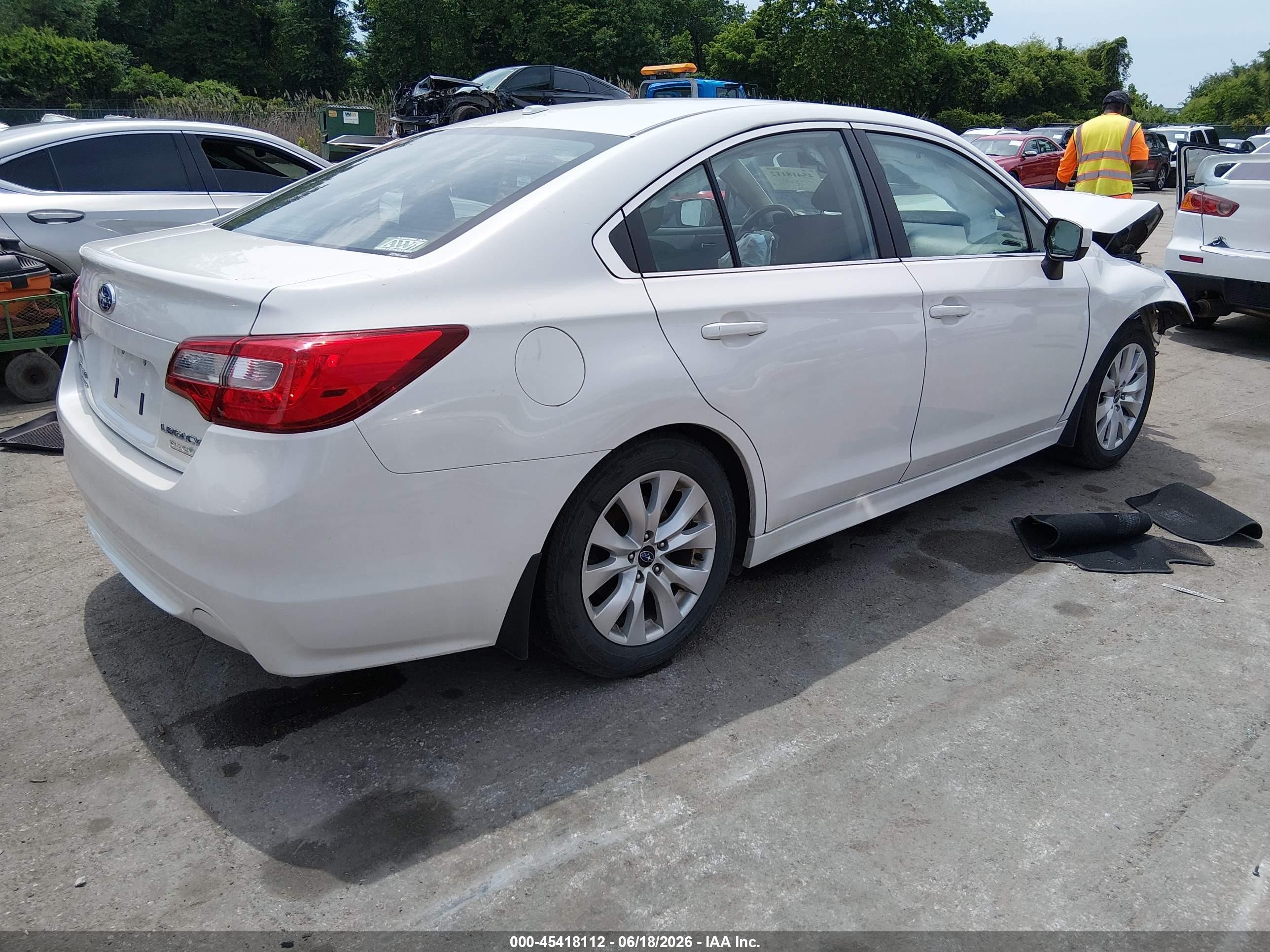 2015 Subaru Legacy 2.5i Premium White vin: 4S3BNAC64F3033641