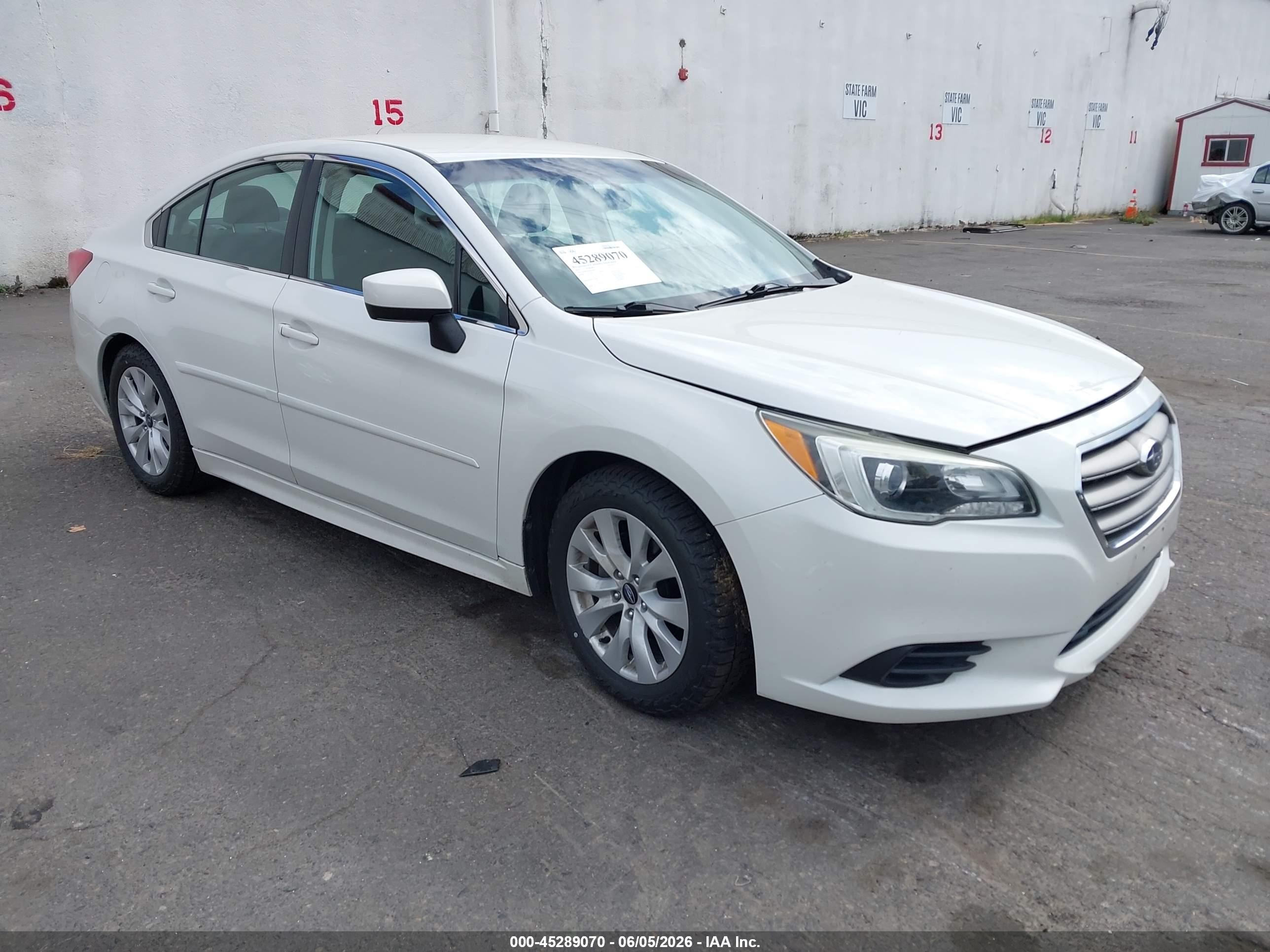 2015 Subaru Legacy 2.5i Premium Белый vin: 4S3BNAC64F3046115
