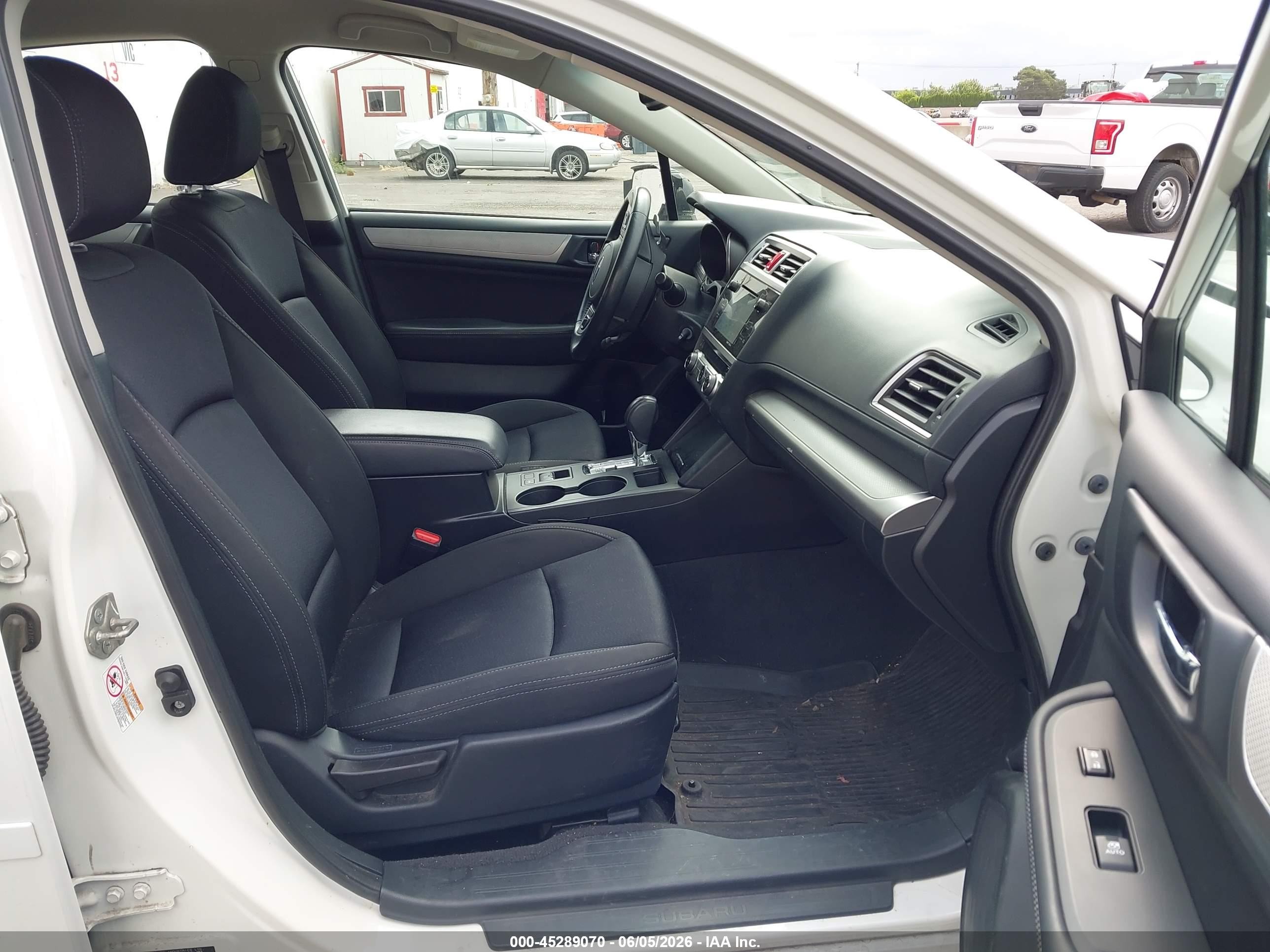 2015 Subaru Legacy 2.5i Premium White vin: 4S3BNAC64F3046115