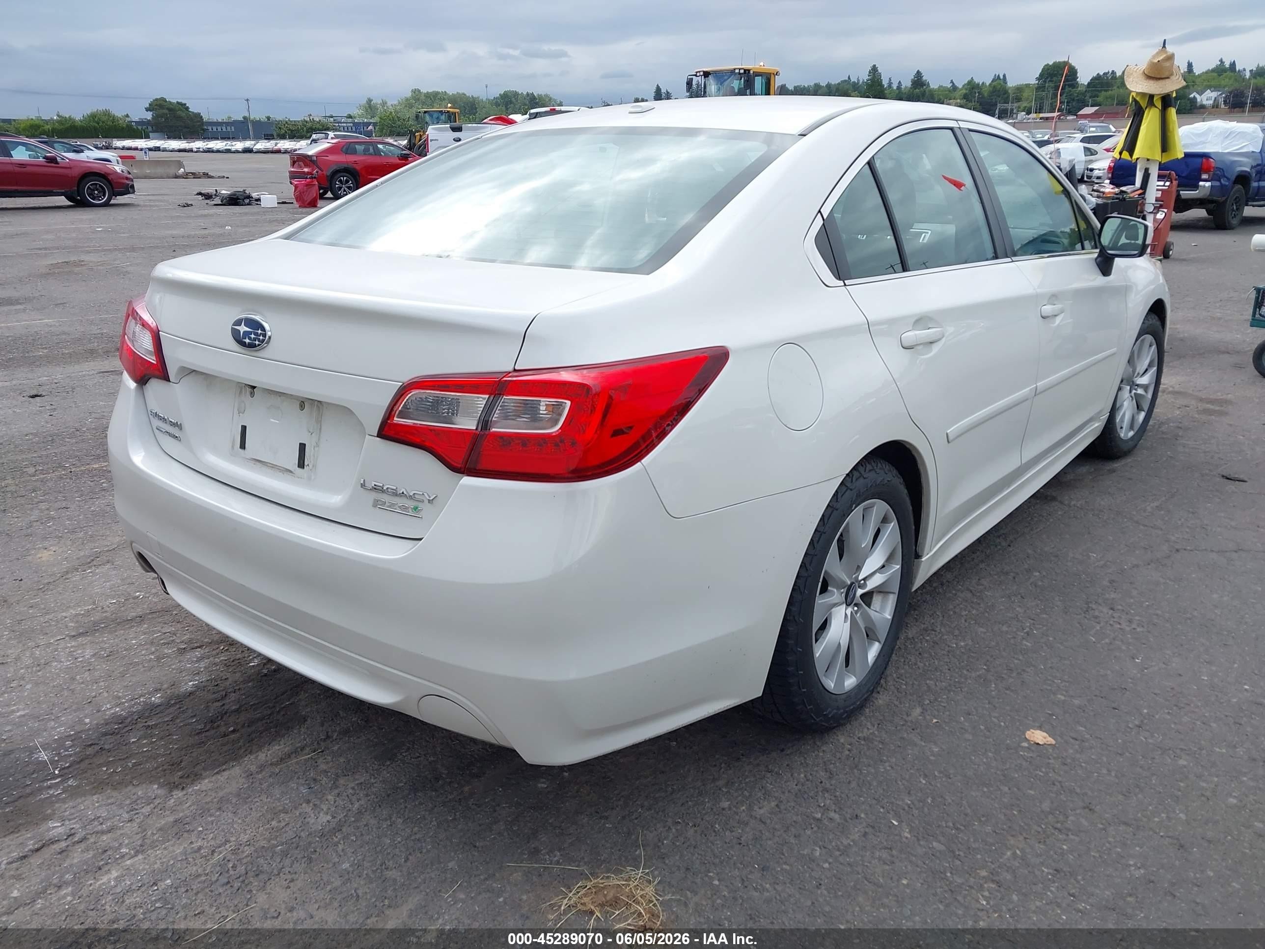 2015 Subaru Legacy 2.5i Premium White vin: 4S3BNAC64F3046115