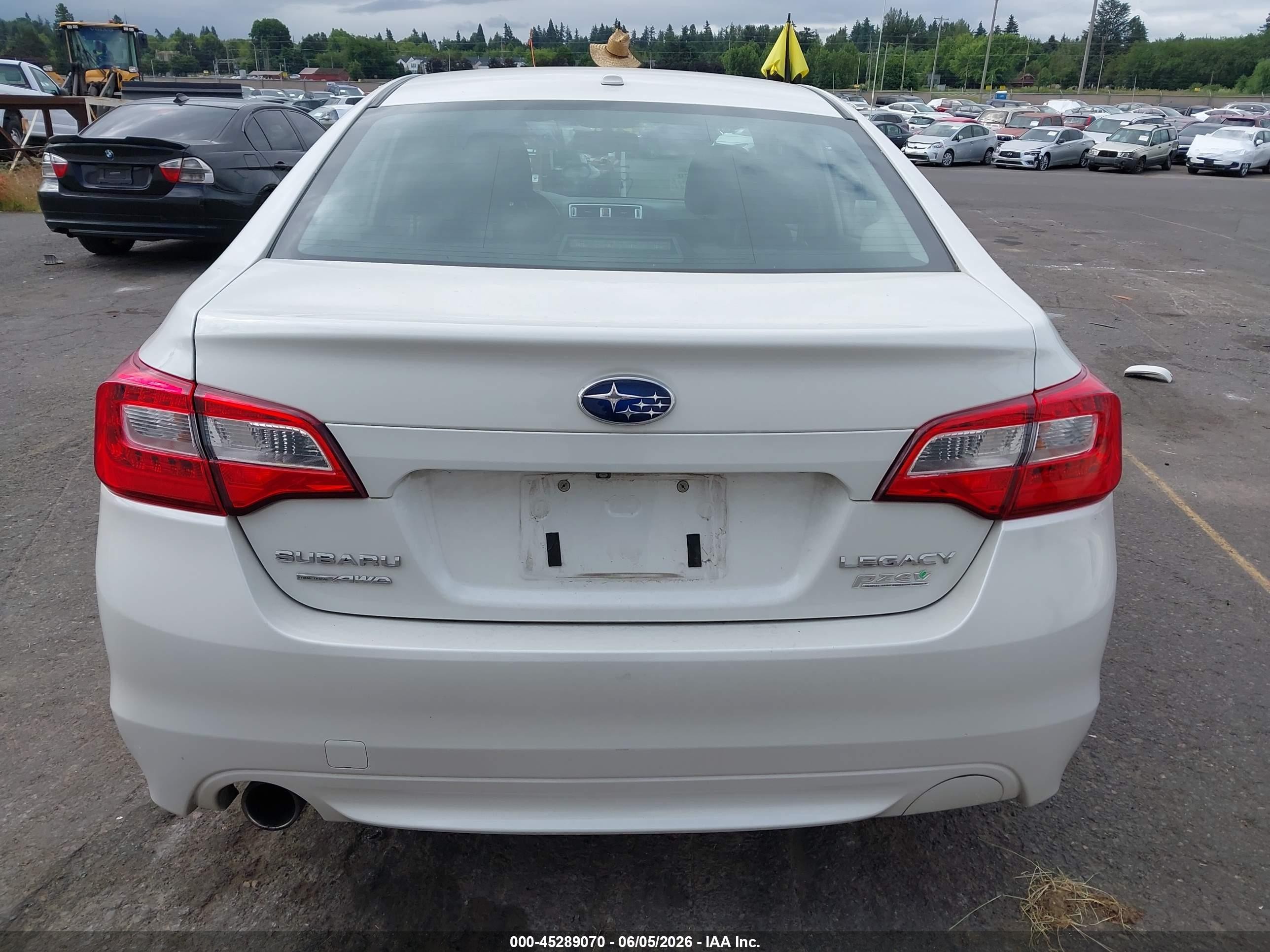 2015 Subaru Legacy 2.5i Premium White vin: 4S3BNAC64F3046115