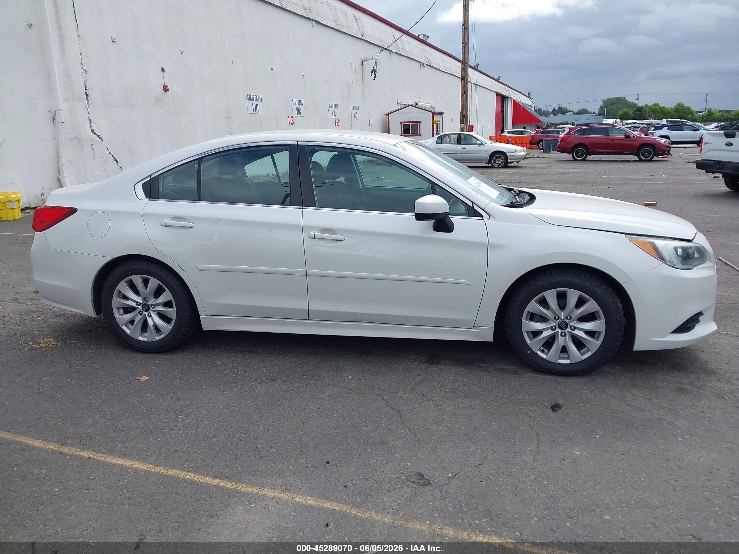 2015 Subaru Legacy 2.5i Premium White vin: 4S3BNAC64F3046115