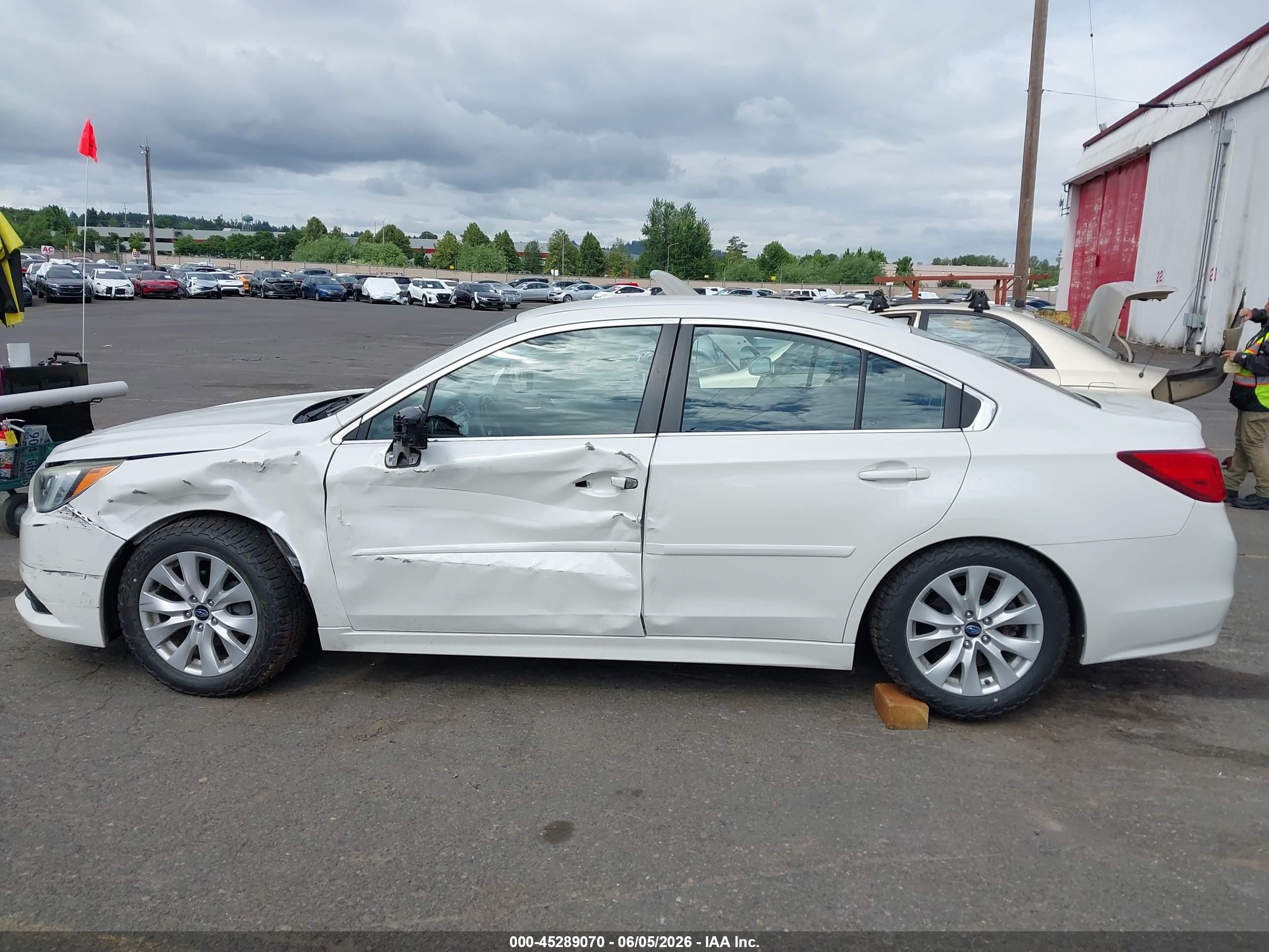 2015 Subaru Legacy 2.5i Premium White vin: 4S3BNAC64F3046115