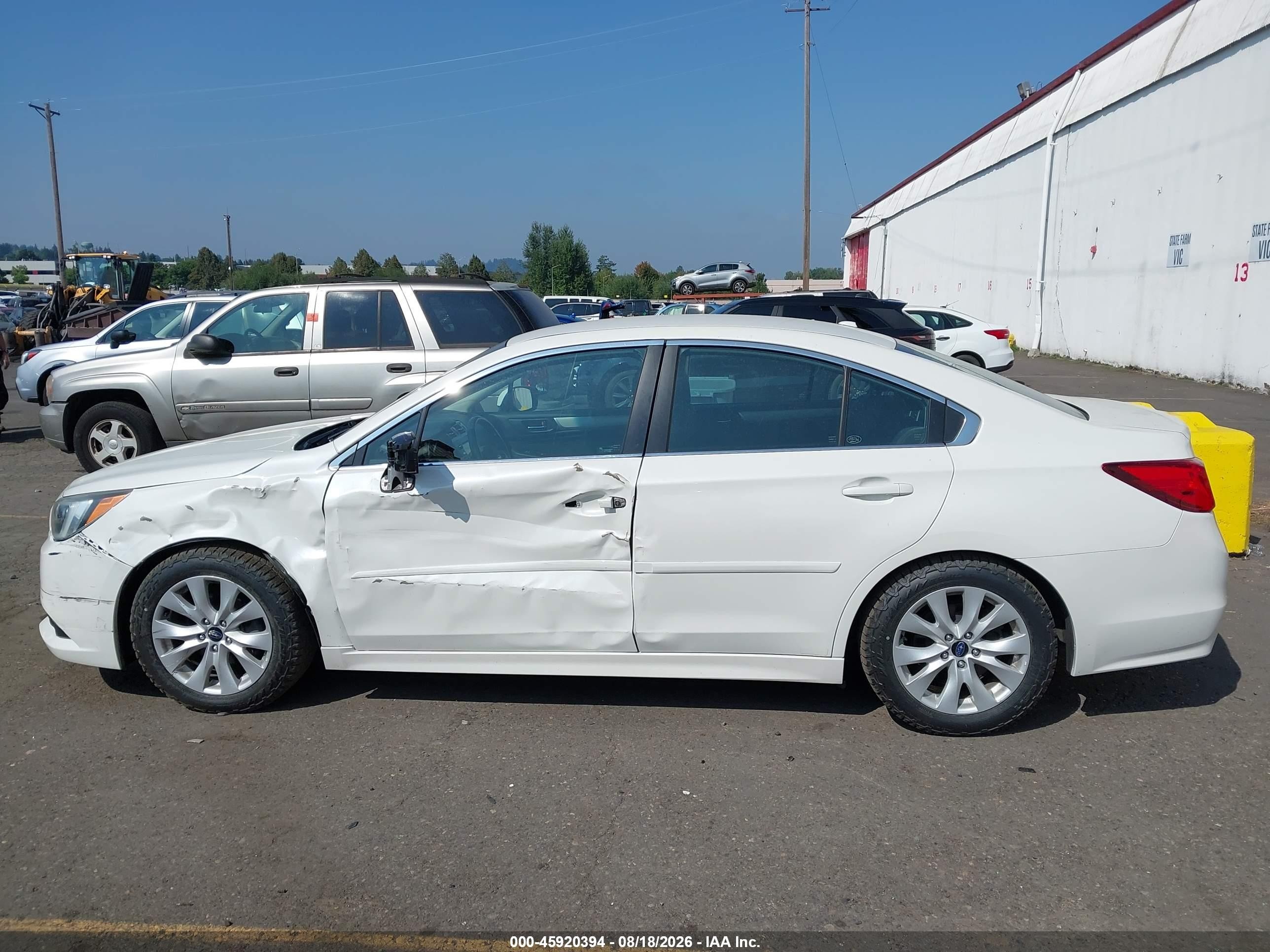 2015 Subaru Legacy 2.5i Premium White vin: 4S3BNAC64F3046115