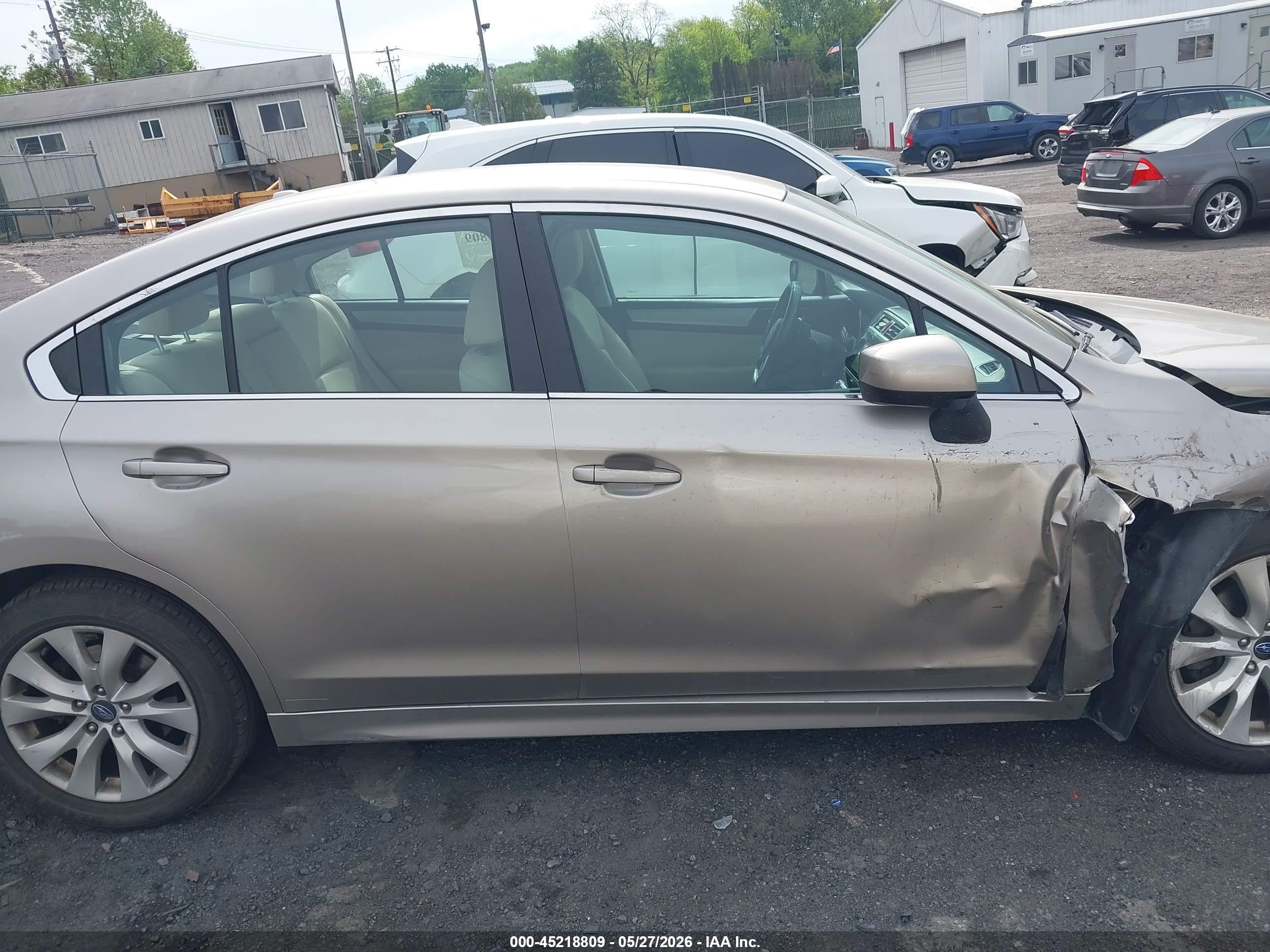 2015 Subaru Legacy 2.5i Premium Beige vin: 4S3BNAC65F3009347