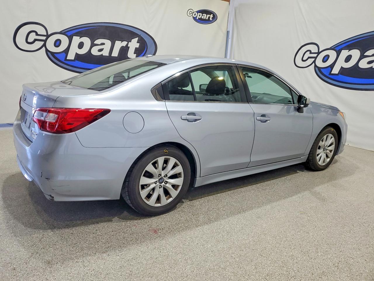 2015 Subaru Legacy 2.5i Premium Серебряный vin: 4S3BNAC65F3030893