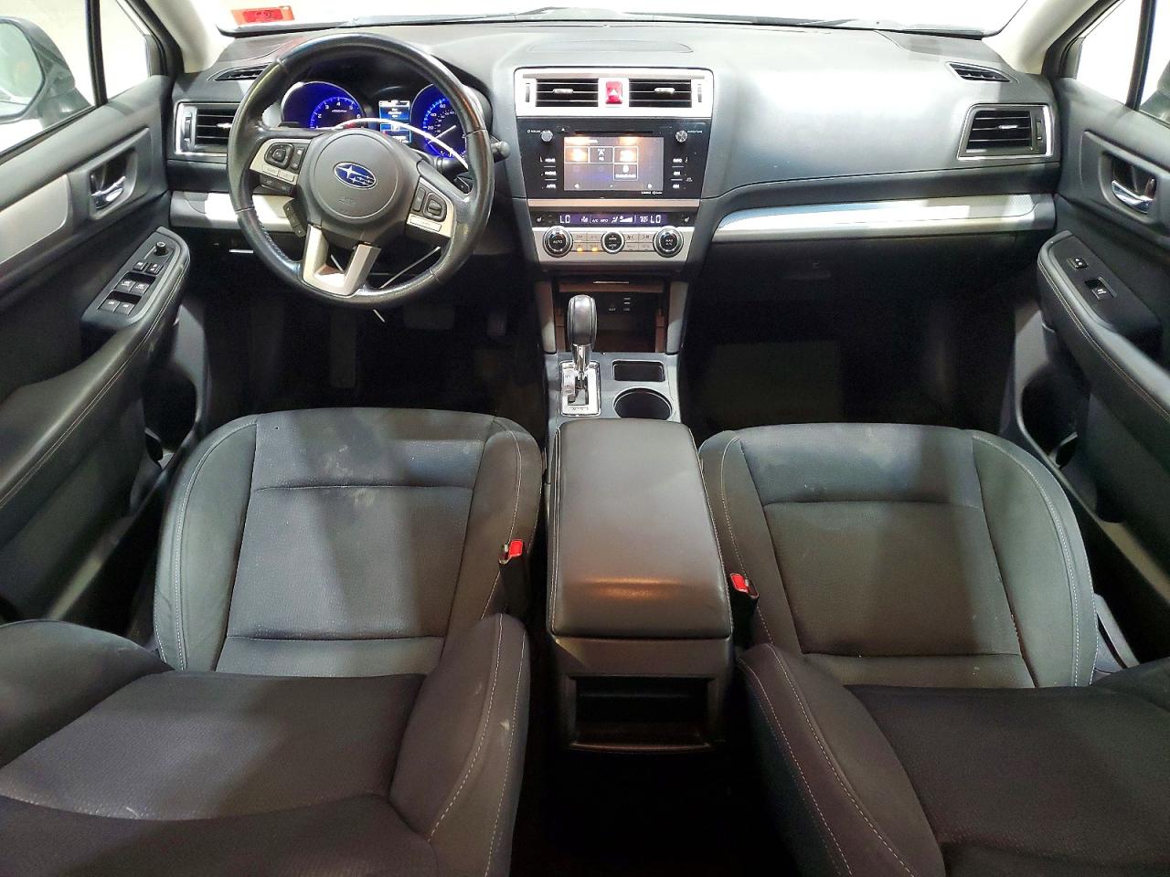 2015 Subaru Legacy 2.5i Premium Серебряный vin: 4S3BNAC65F3030893