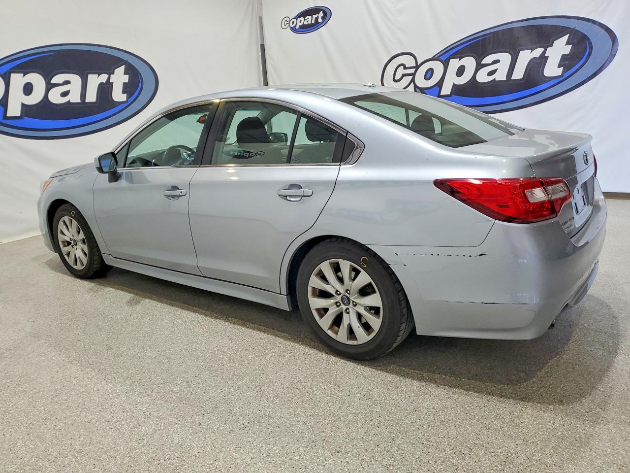 2015 Subaru Legacy 2.5i Premium Серебряный vin: 4S3BNAC65F3030893