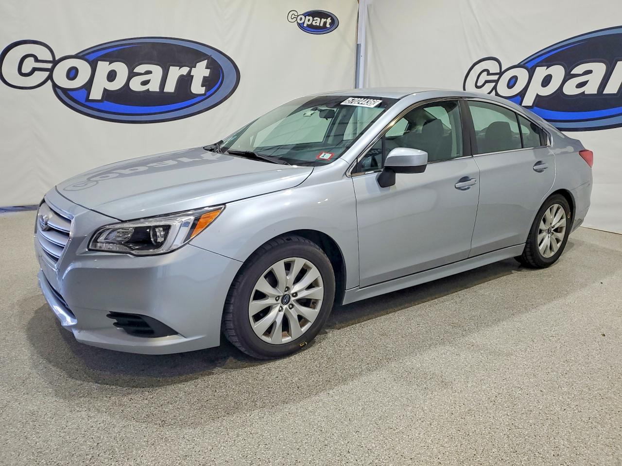 2015 Subaru Legacy 2.5i Premium Серебряный vin: 4S3BNAC65F3030893