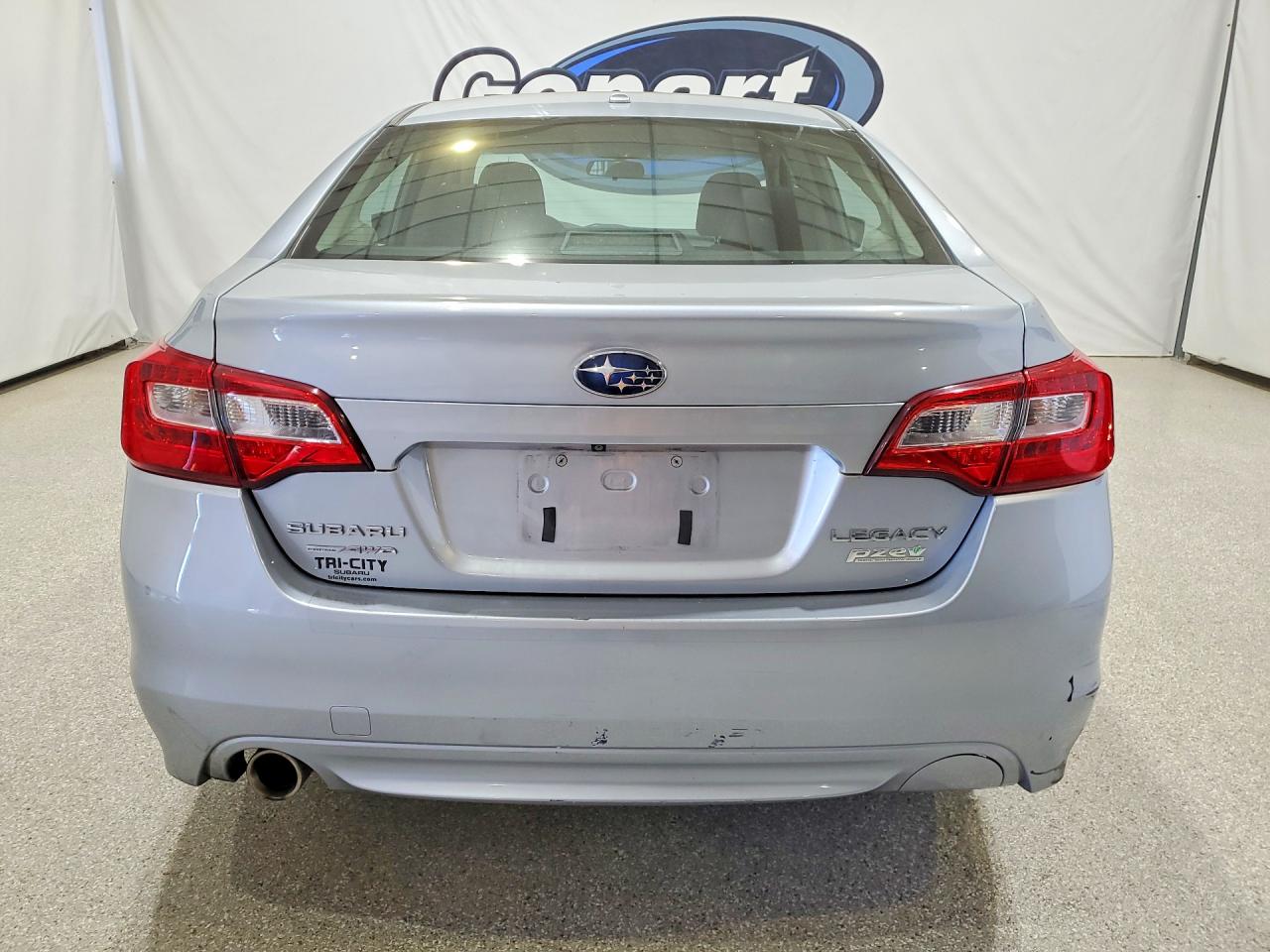2015 Subaru Legacy 2.5i Premium Серебряный vin: 4S3BNAC65F3030893