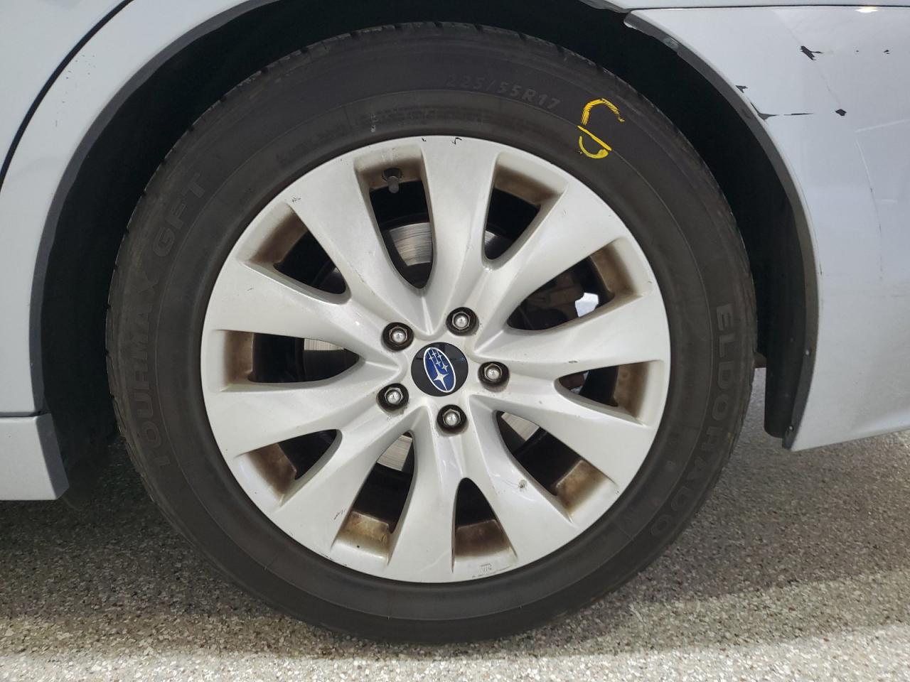 2015 Subaru Legacy 2.5i Premium Серебряный vin: 4S3BNAC65F3030893 Damage: Left Rear Wheel, Chipped, 3