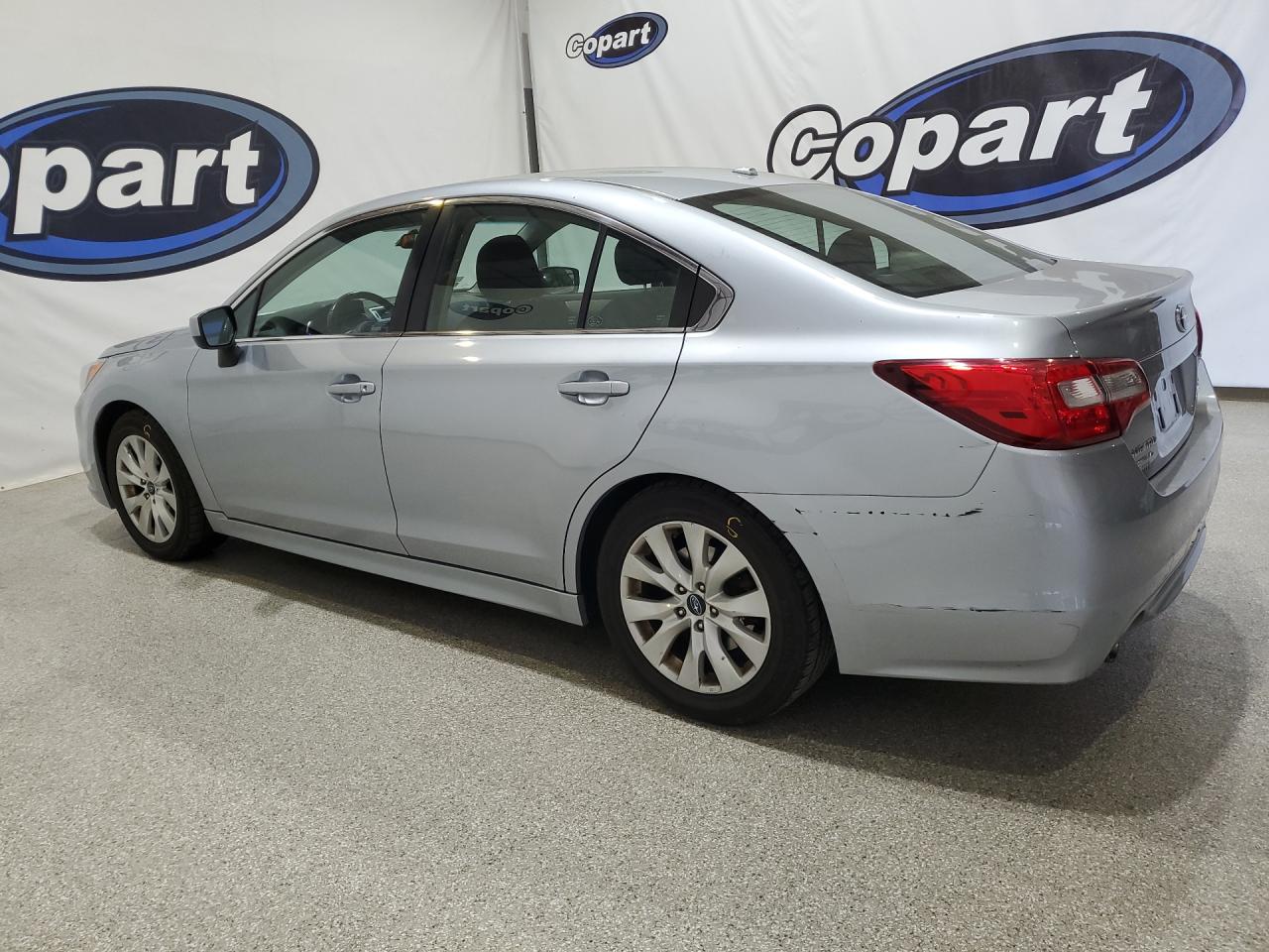 2015 Subaru Legacy 2.5i Premium Серебряный vin: 4S3BNAC65F3030893 Damage: Left Qtr Panel, Dent(S) W/ Paint Dmg, 2 To 3 Inches