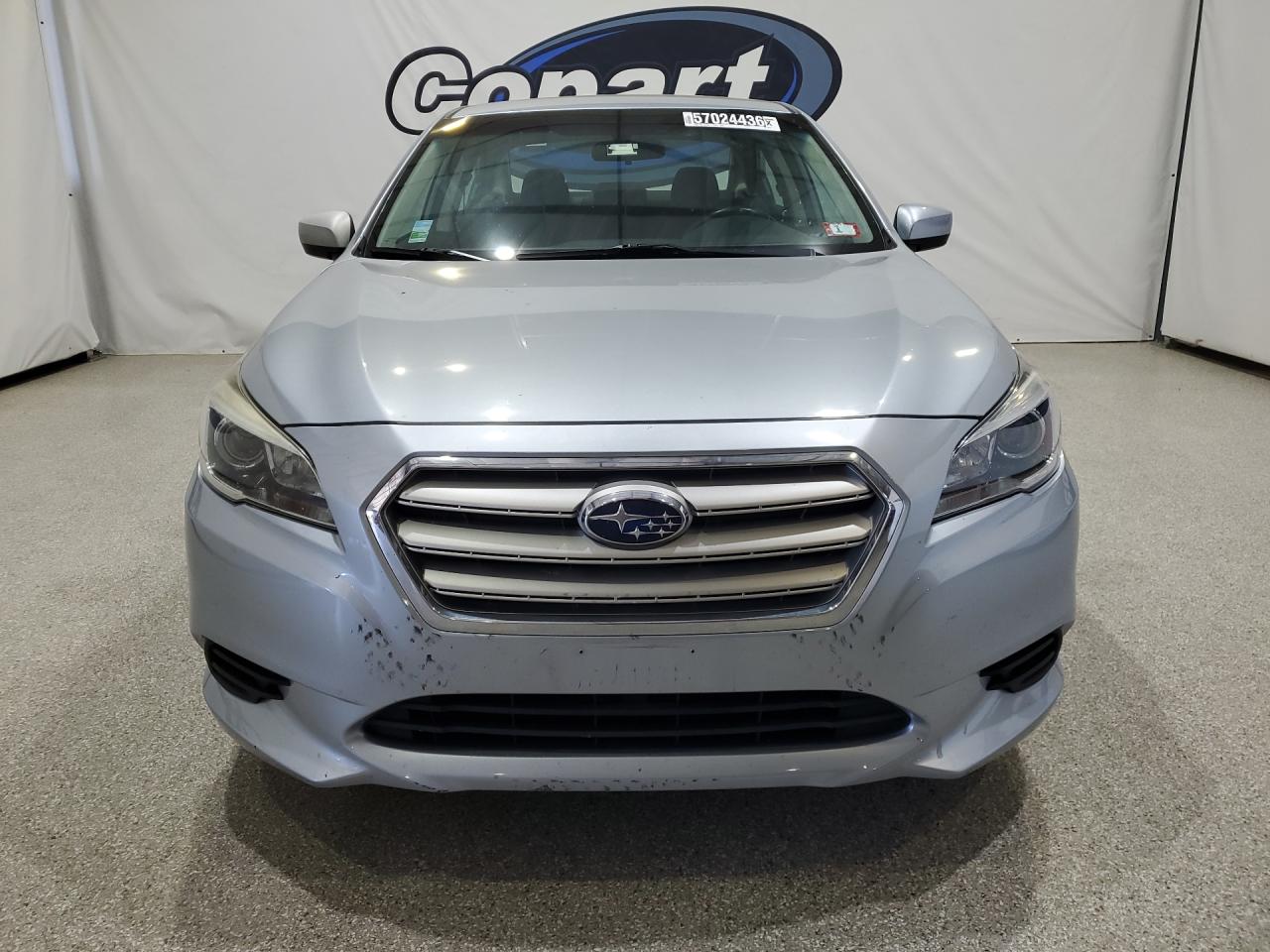 2015 Subaru Legacy 2.5i Premium Серебряный vin: 4S3BNAC65F3030893 Damage: Front Bumper, Scraped, > 12 Inches