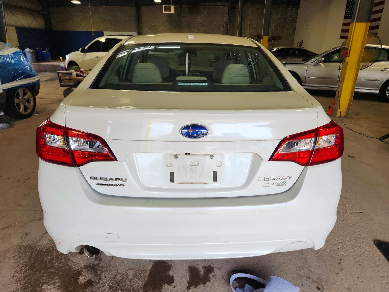2015 Subaru Legacy 2.5i Premium White vin: 4S3BNAC65F3054482