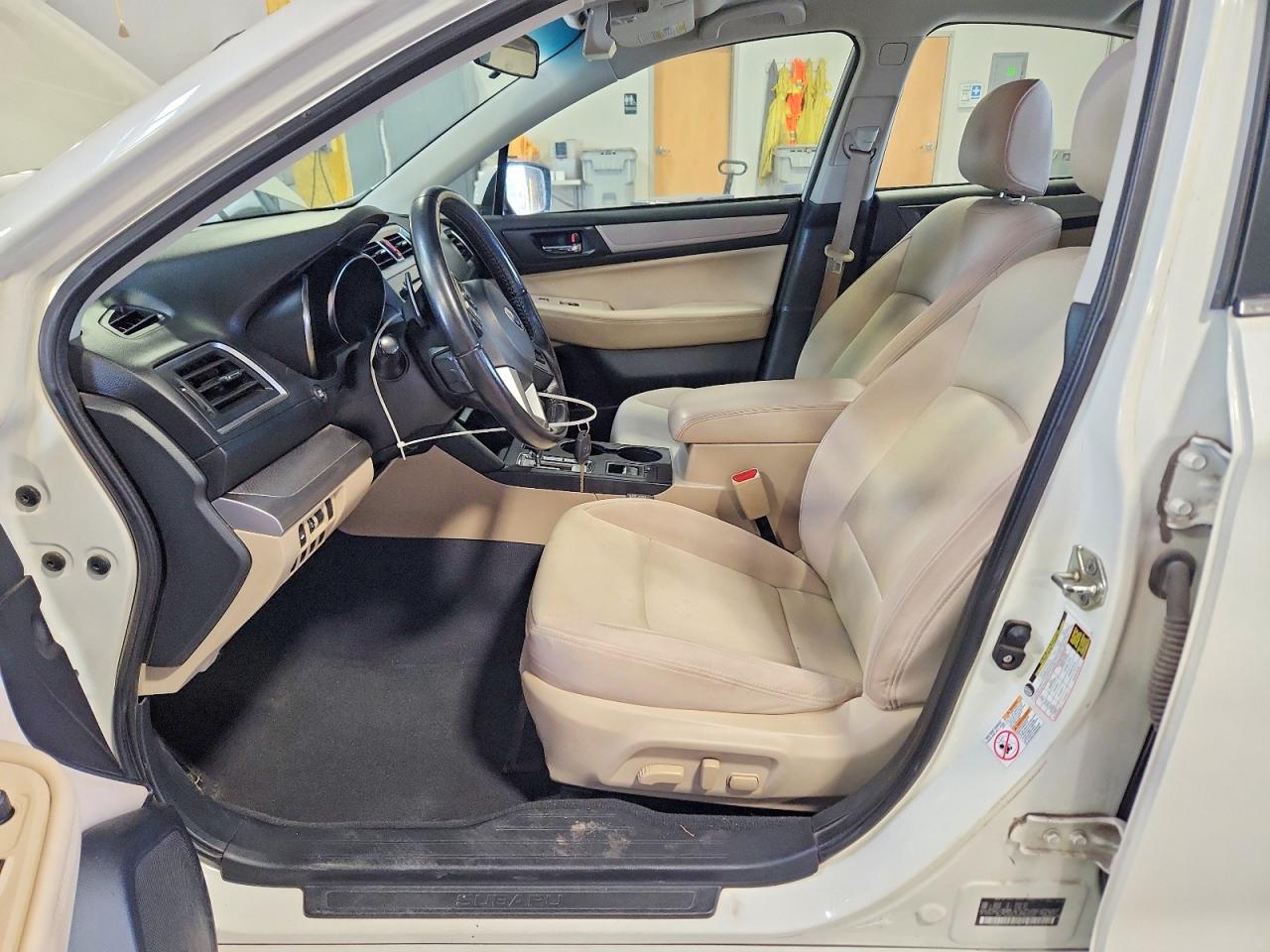 2015 Subaru Legacy 2.5i Premium White vin: 4S3BNAC65F3054482