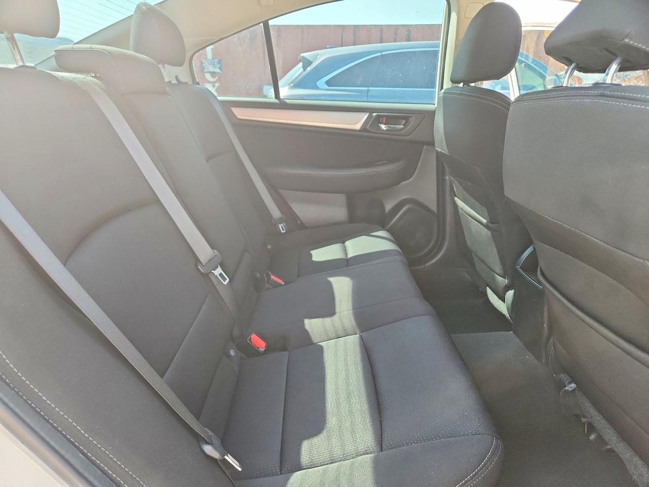 2017 Subaru Legacy 2.5i Premium Белый vin: 4S3BNAC65H3040178